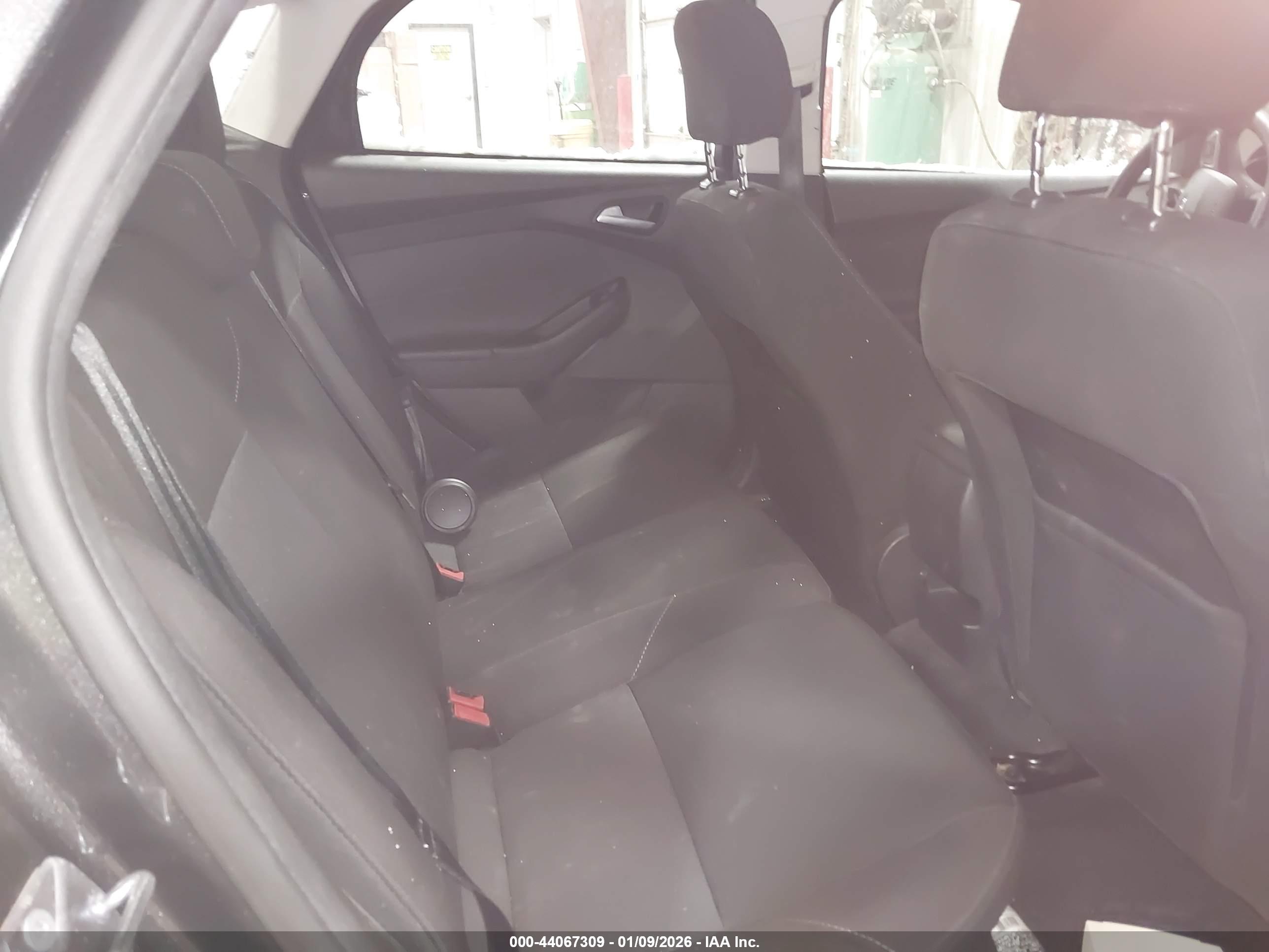 FORD FOCUS image 8