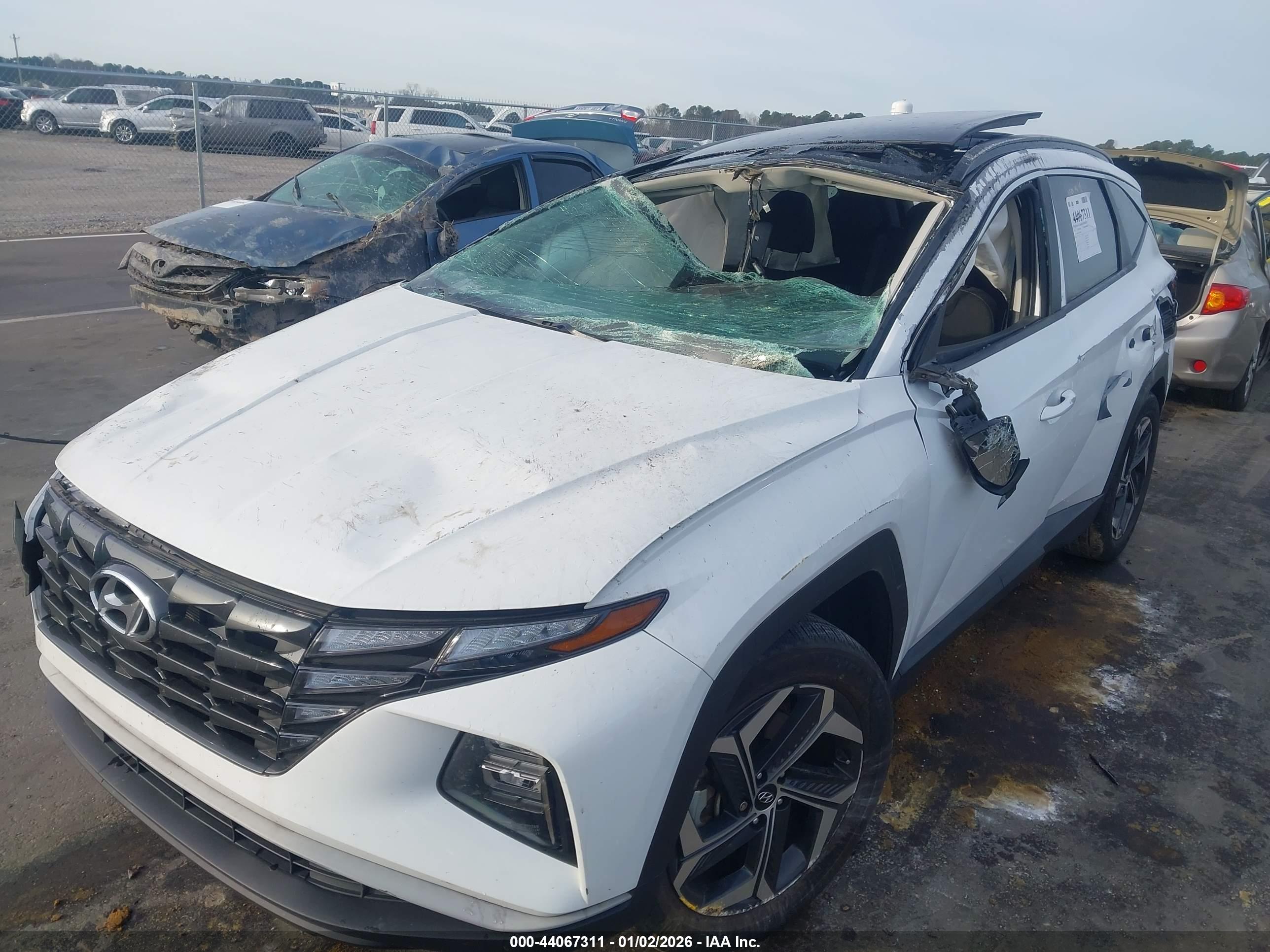 HYUNDAI TUCSON image 6