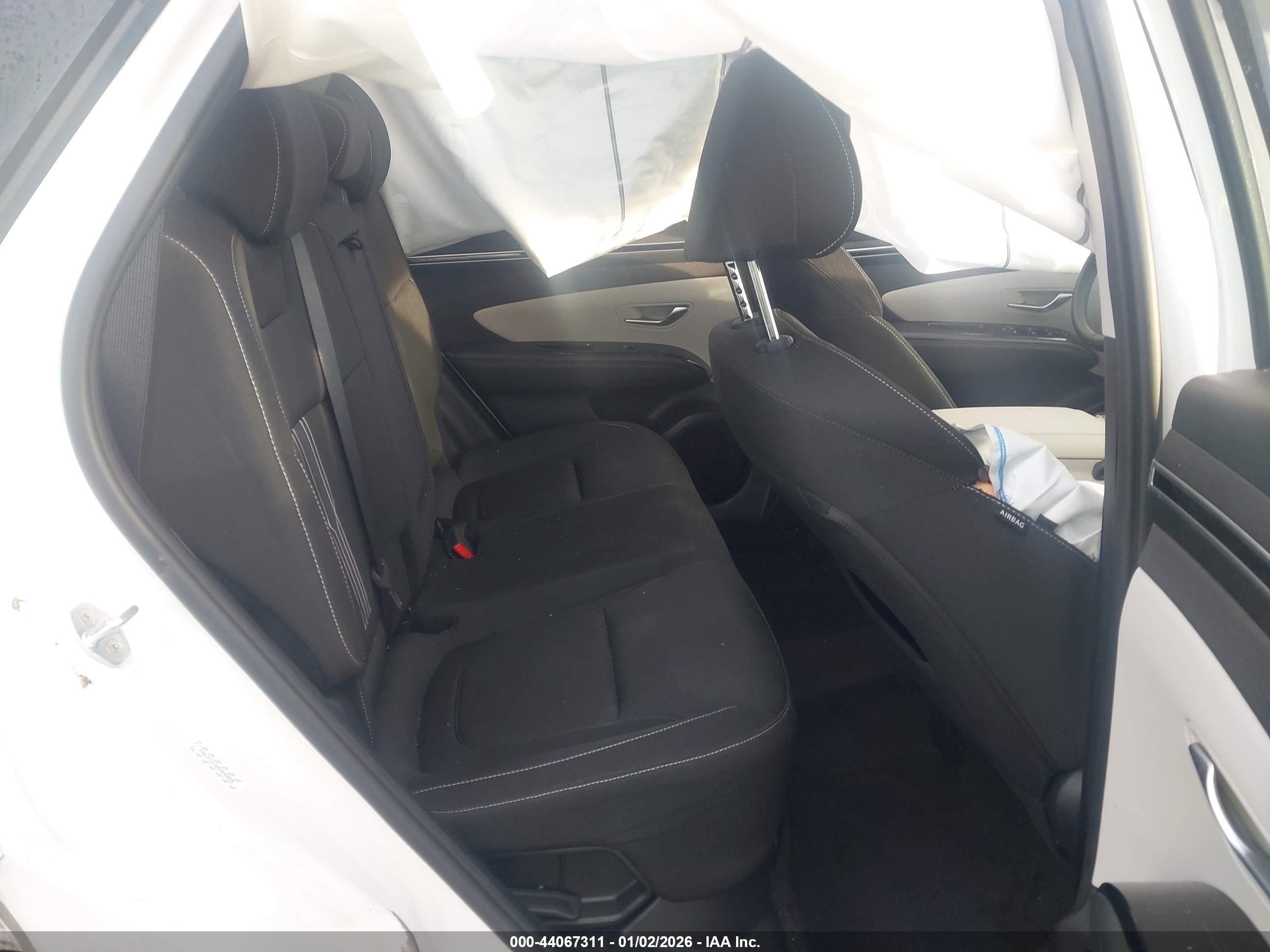 HYUNDAI TUCSON image 8