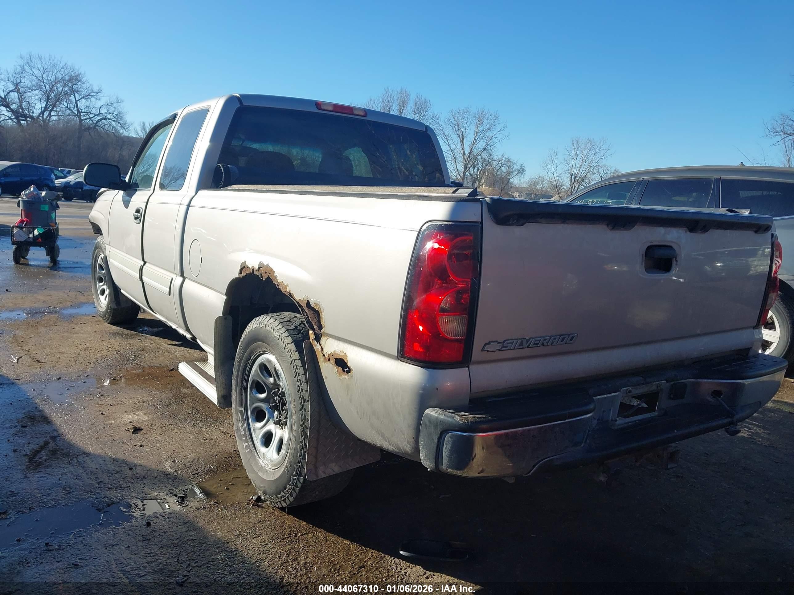 CHEVROLET SILVERADO image 3