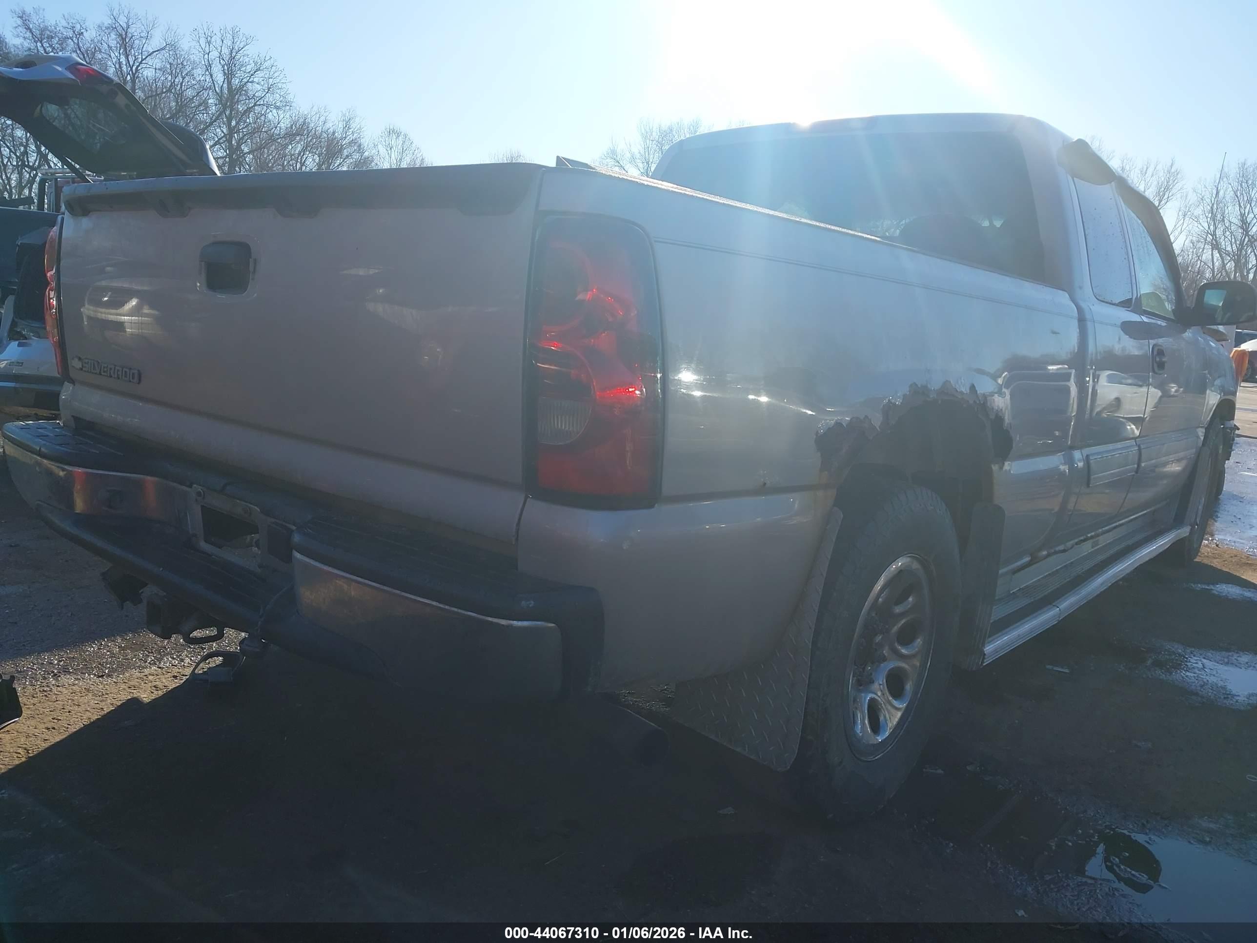 CHEVROLET SILVERADO image 4