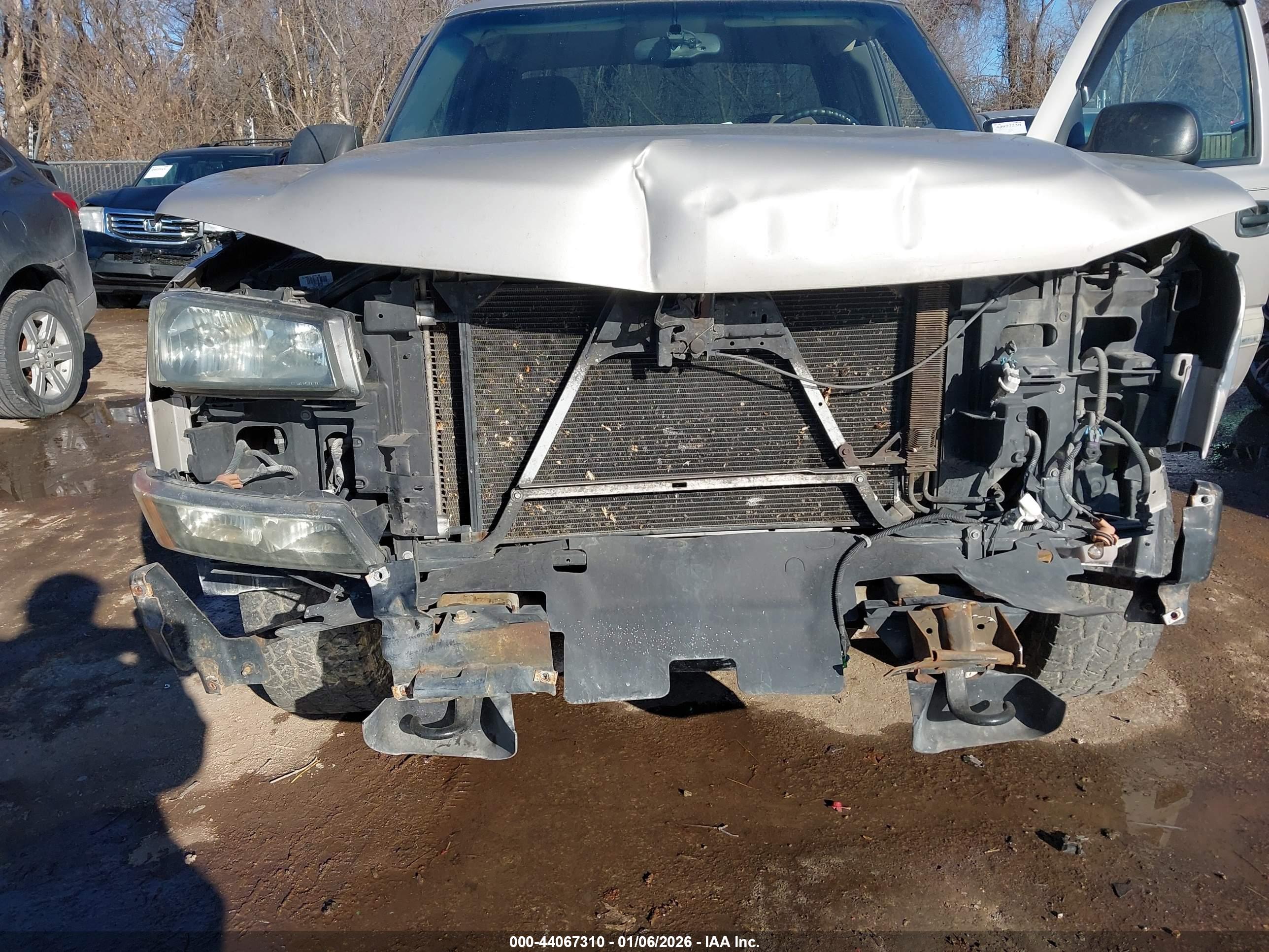 CHEVROLET SILVERADO image 6