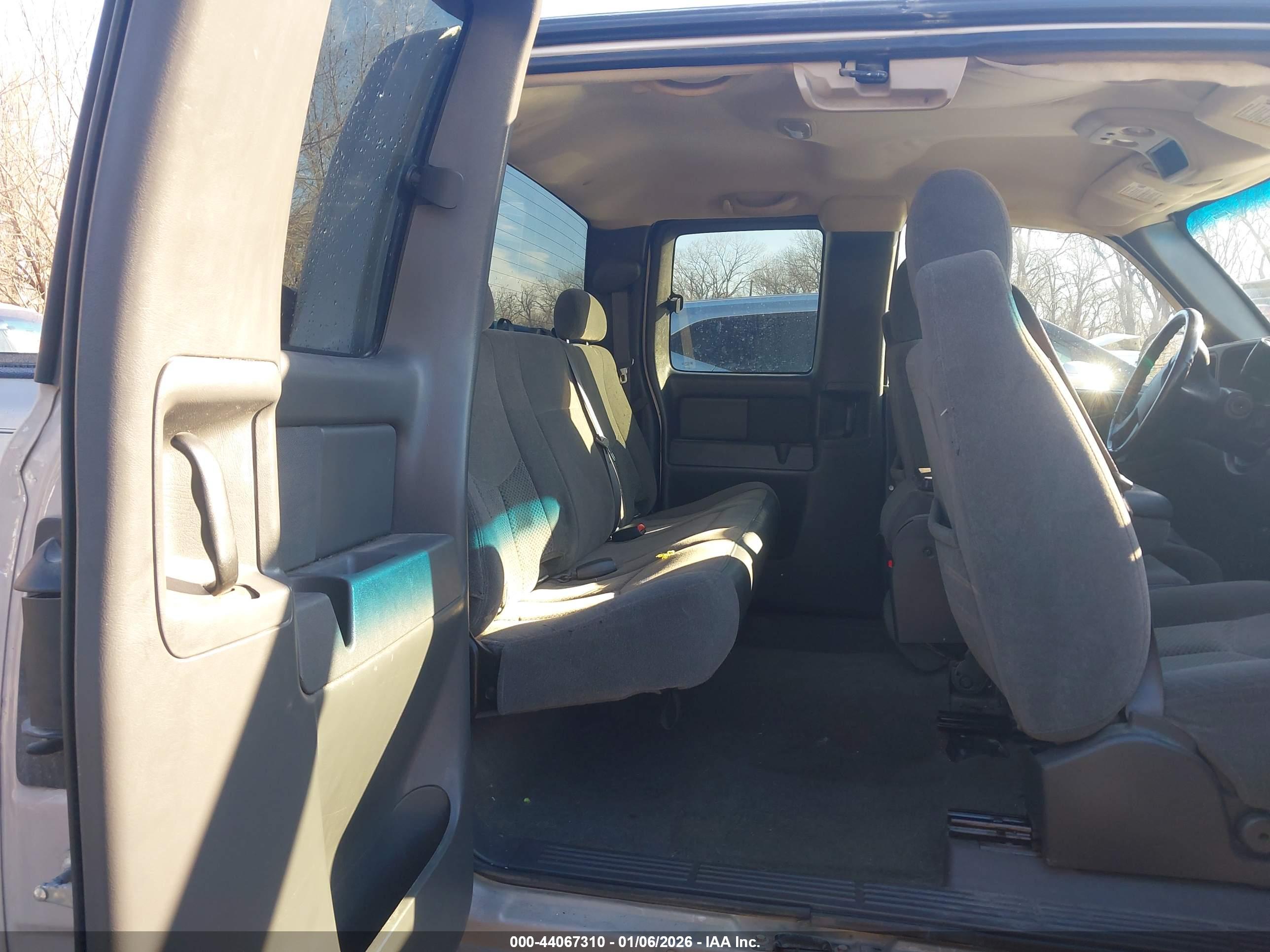 CHEVROLET SILVERADO image 8