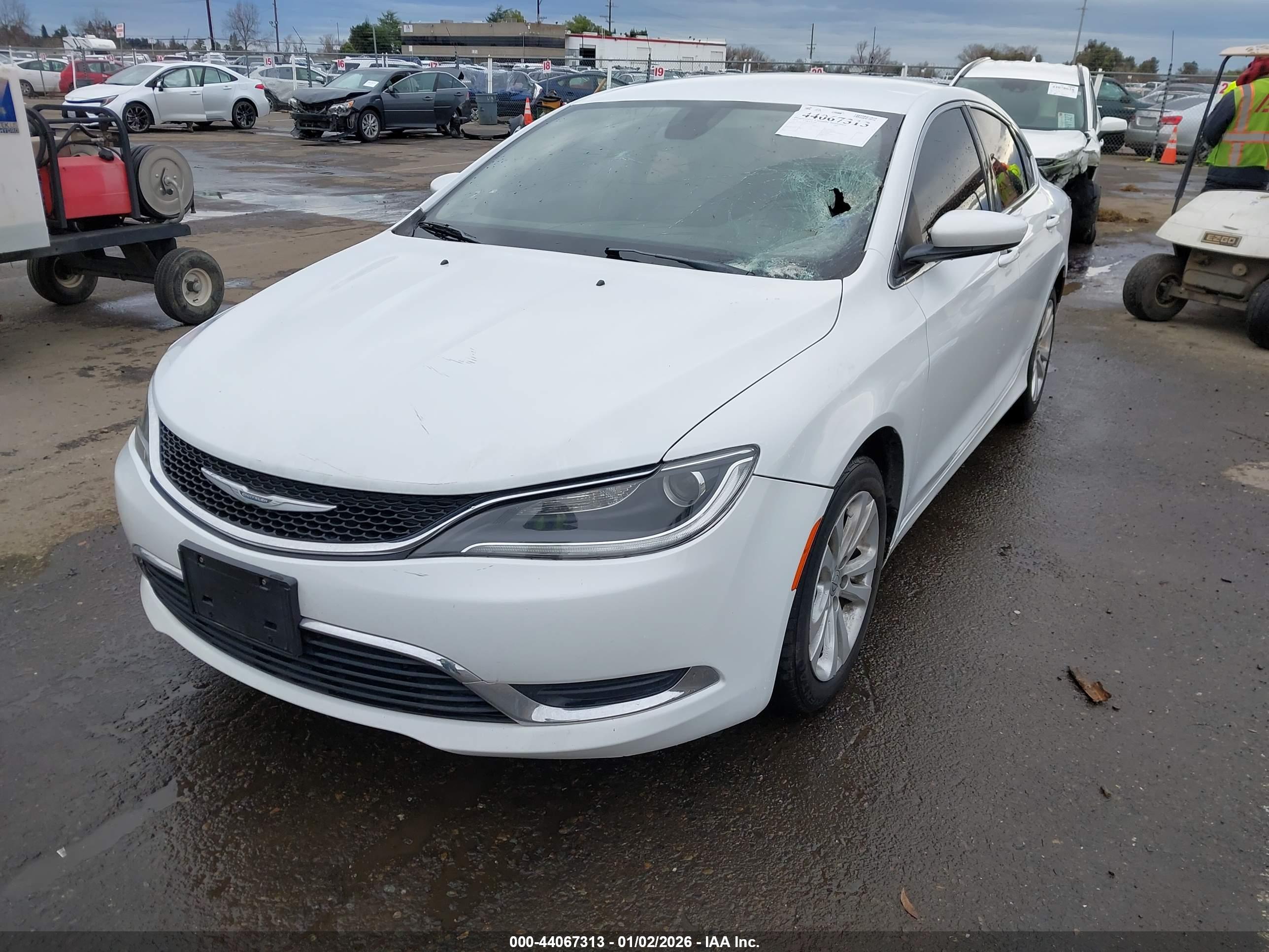 CHRYSLER 200 image 2