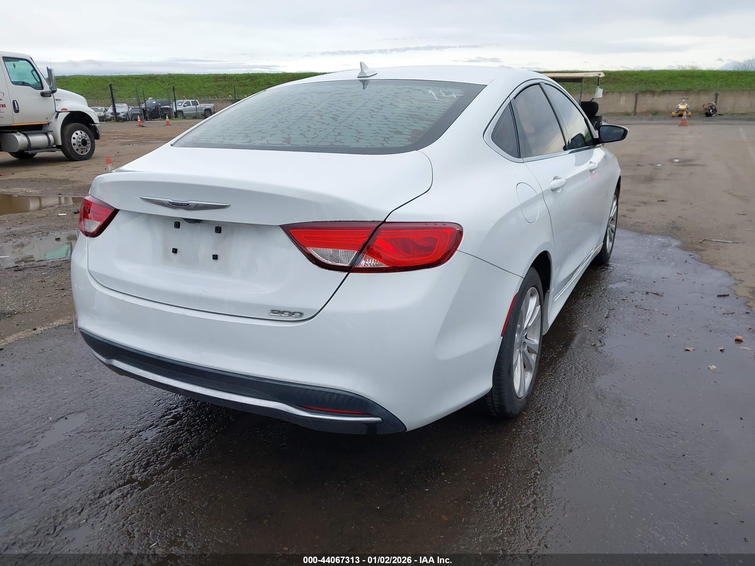 CHRYSLER 200 image 4