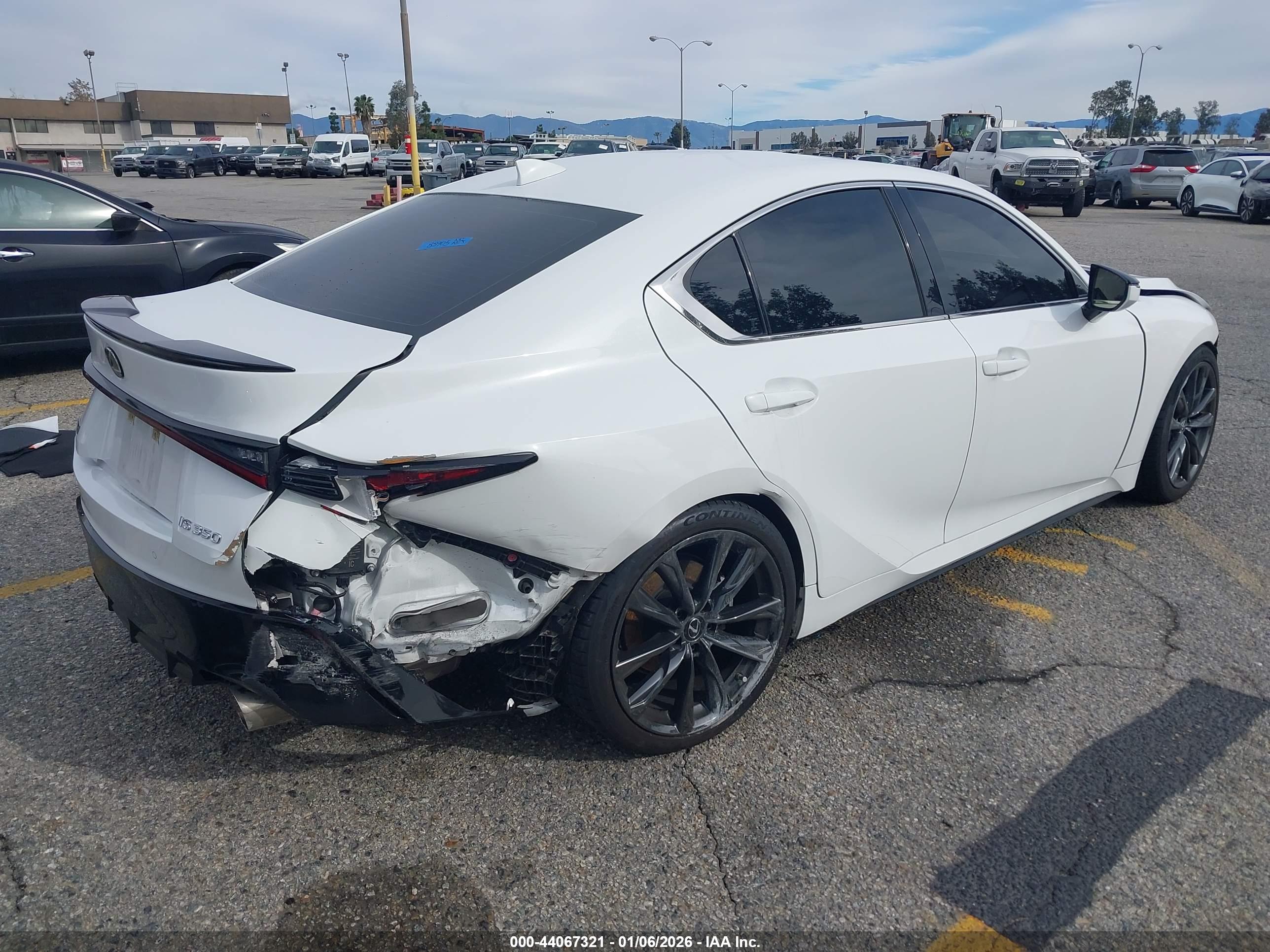 LEXUS IS image 4