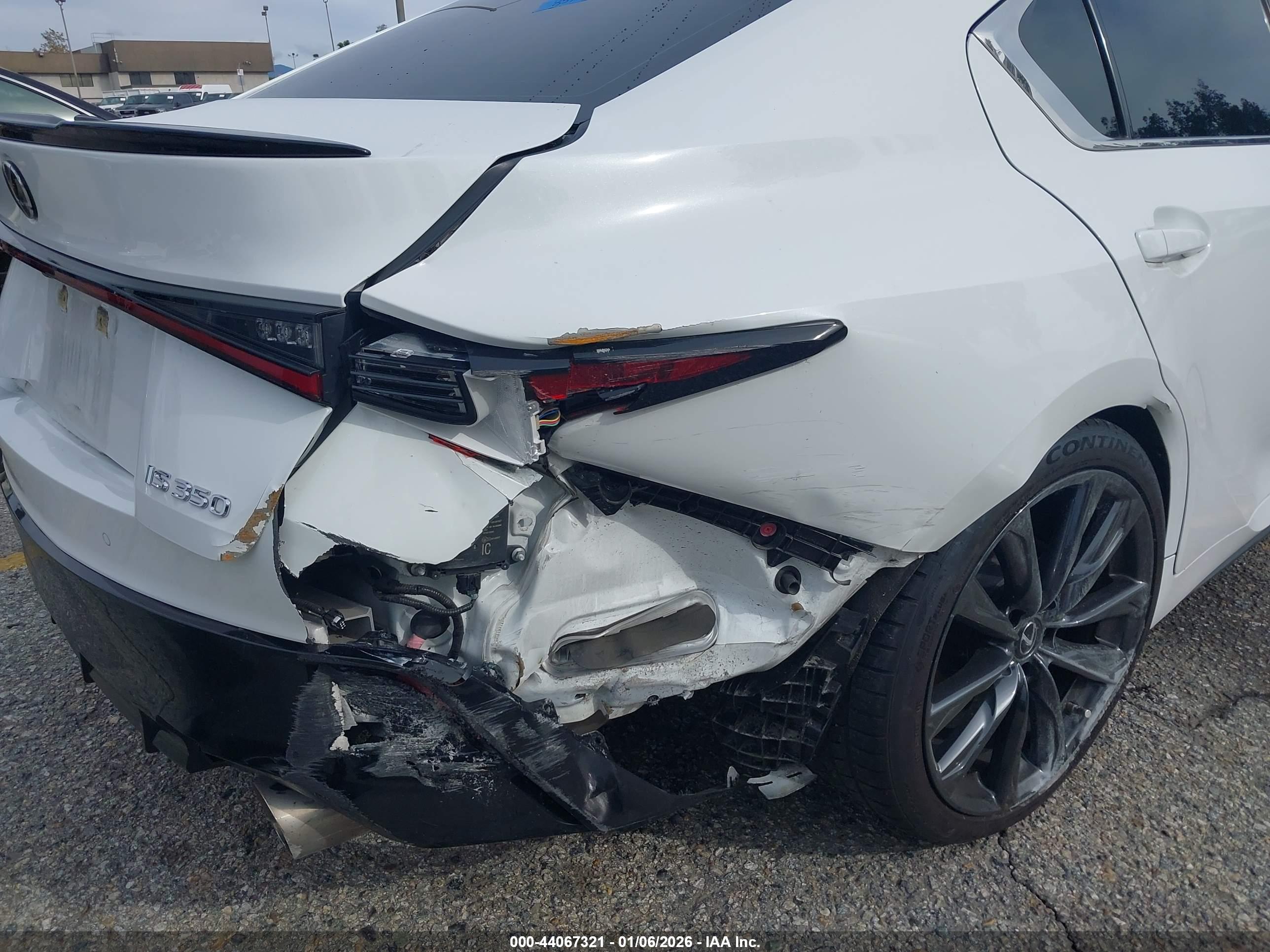 LEXUS IS image 6