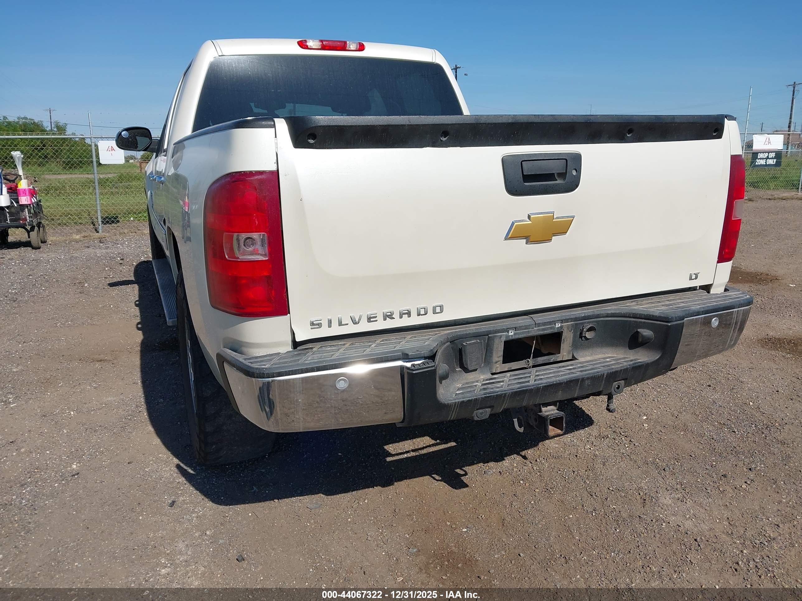 CHEVROLET SILVERADO image 6