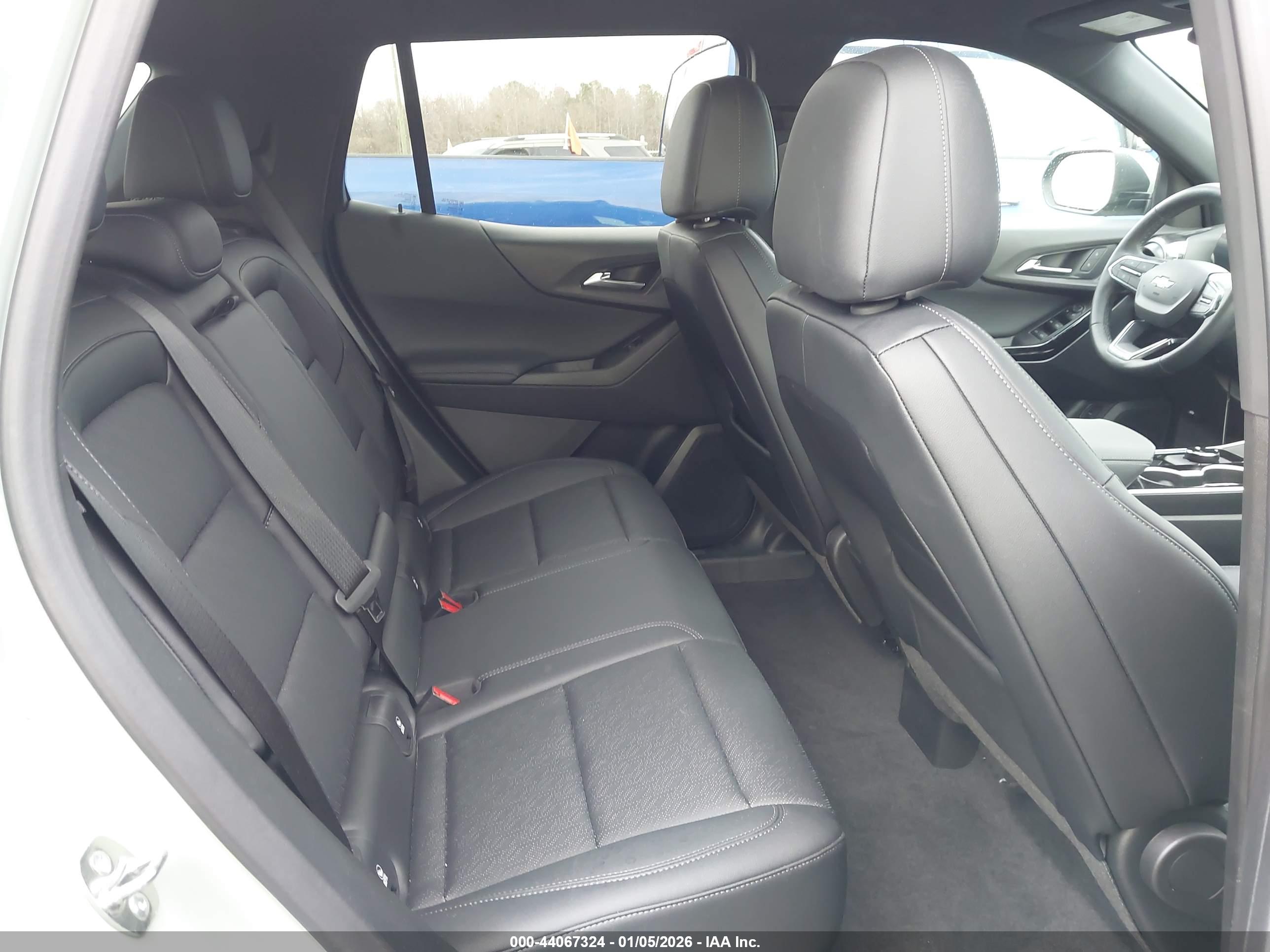 CHEVROLET EQUINOX image 8