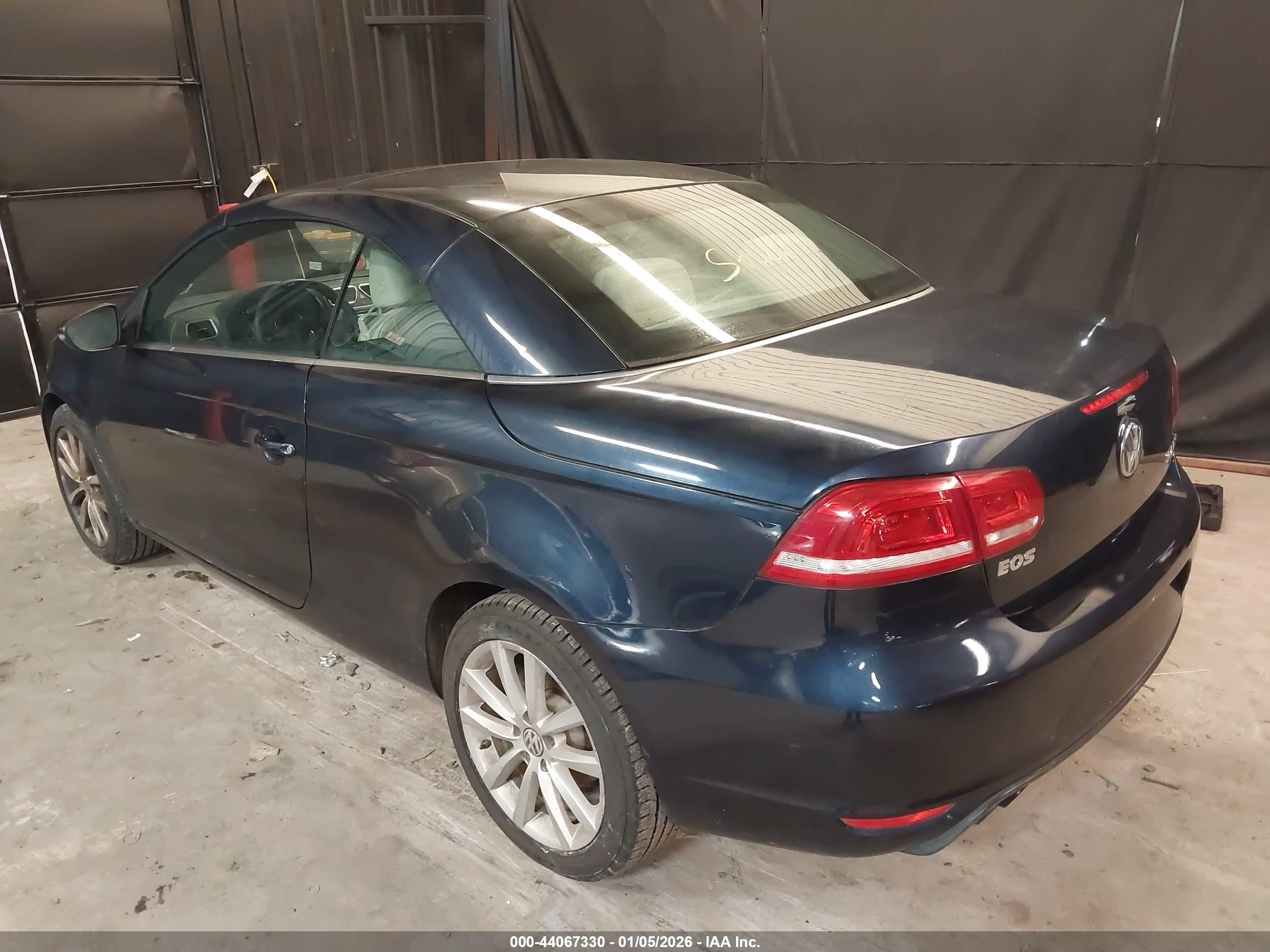 VOLKSWAGEN EOS image 3