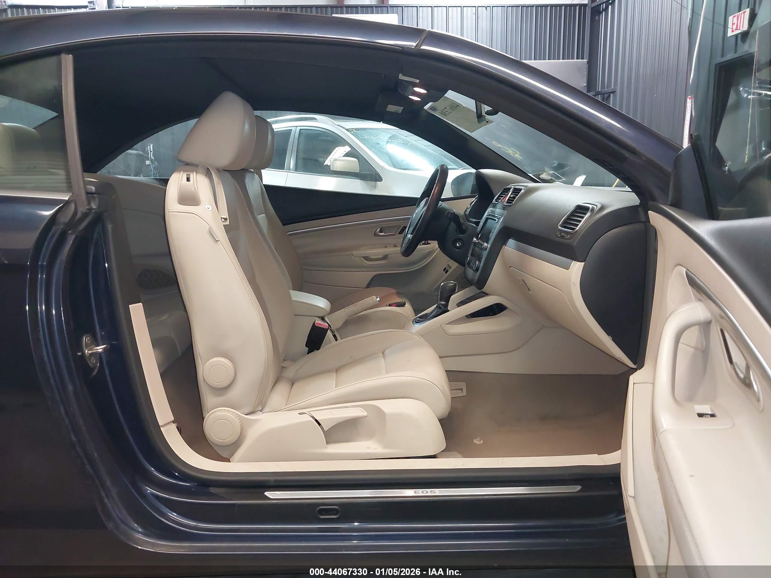 VOLKSWAGEN EOS image 5