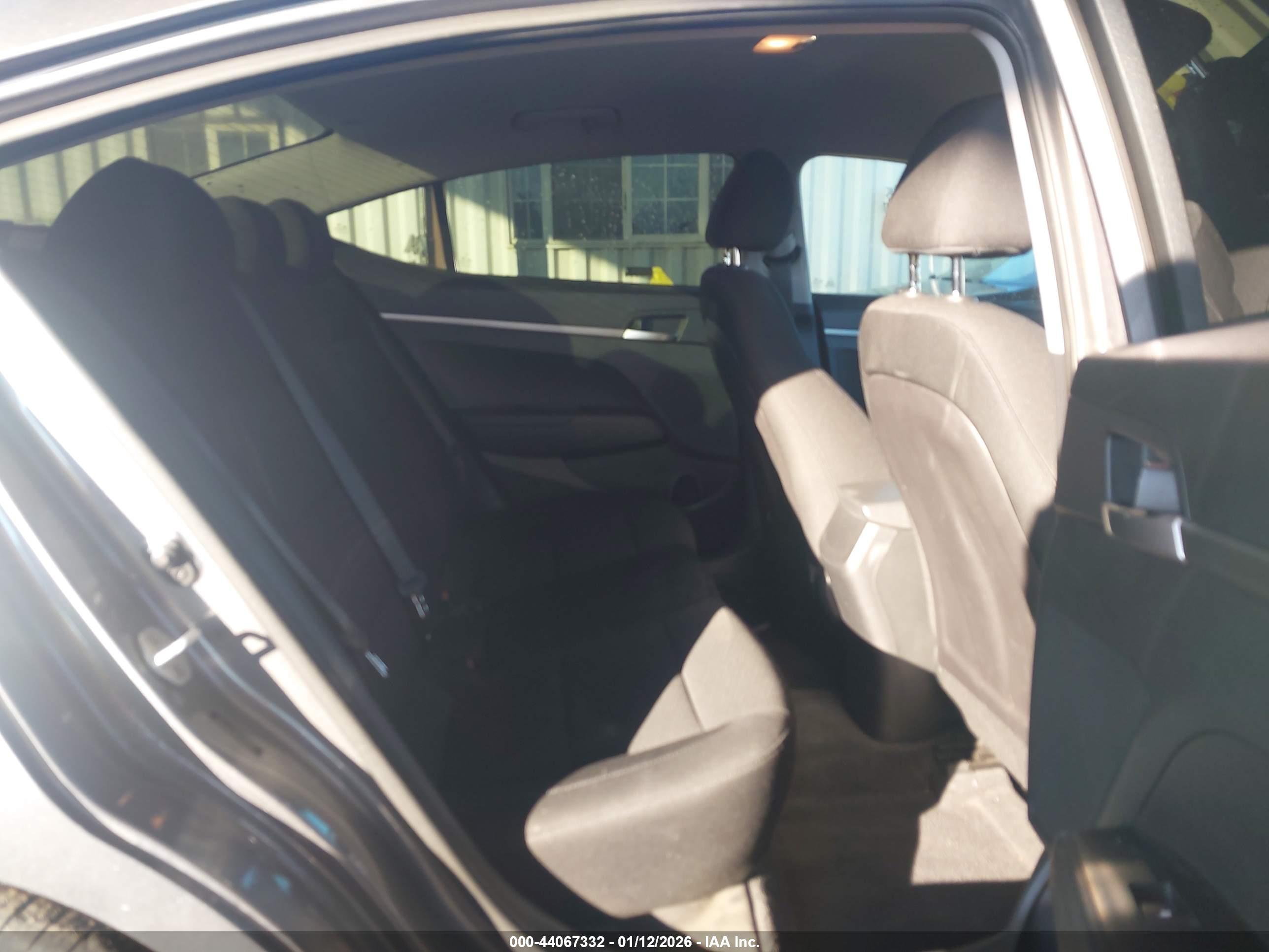 HYUNDAI ELANTRA image 8