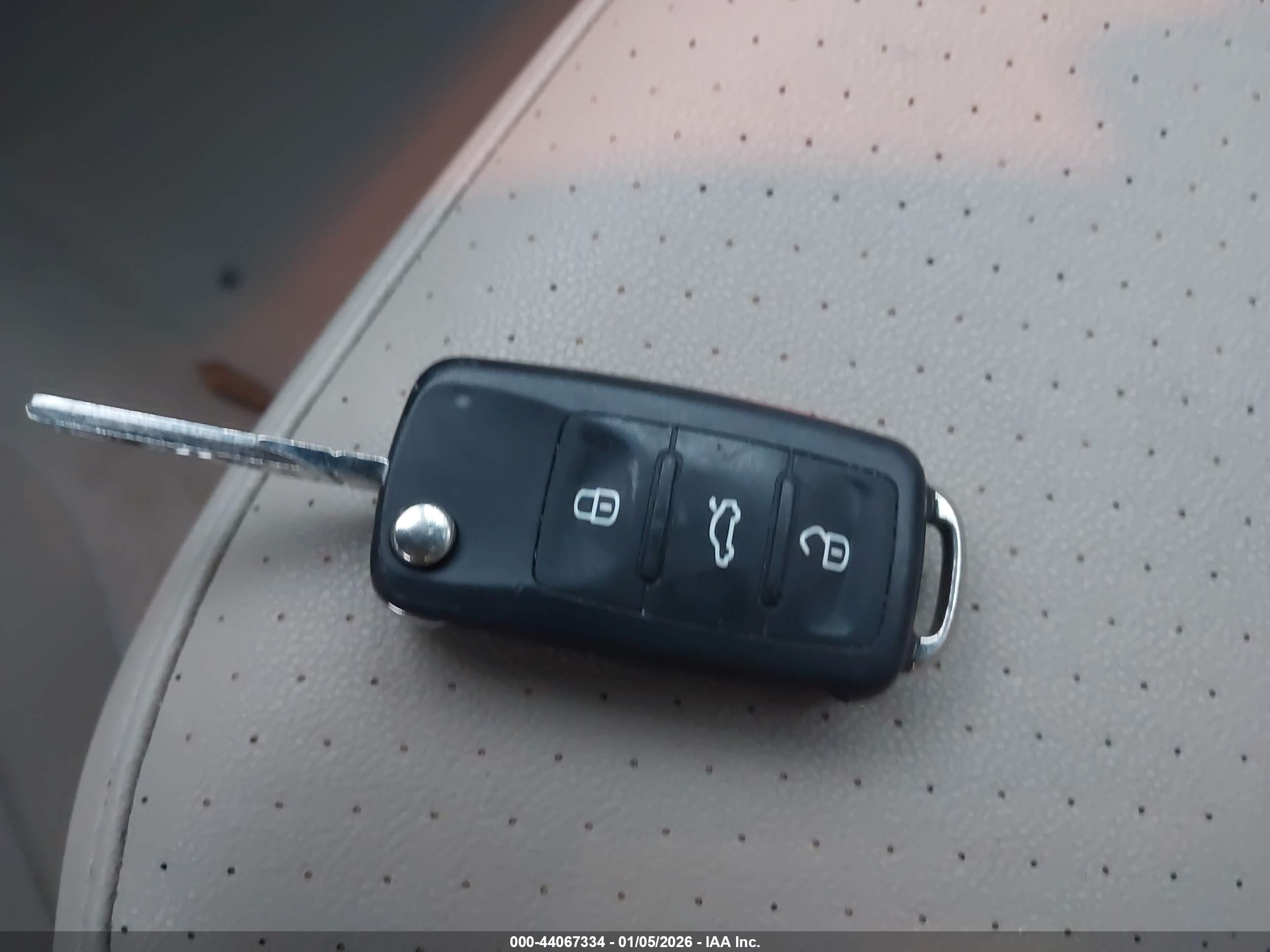 VOLKSWAGEN BEETLE image 11