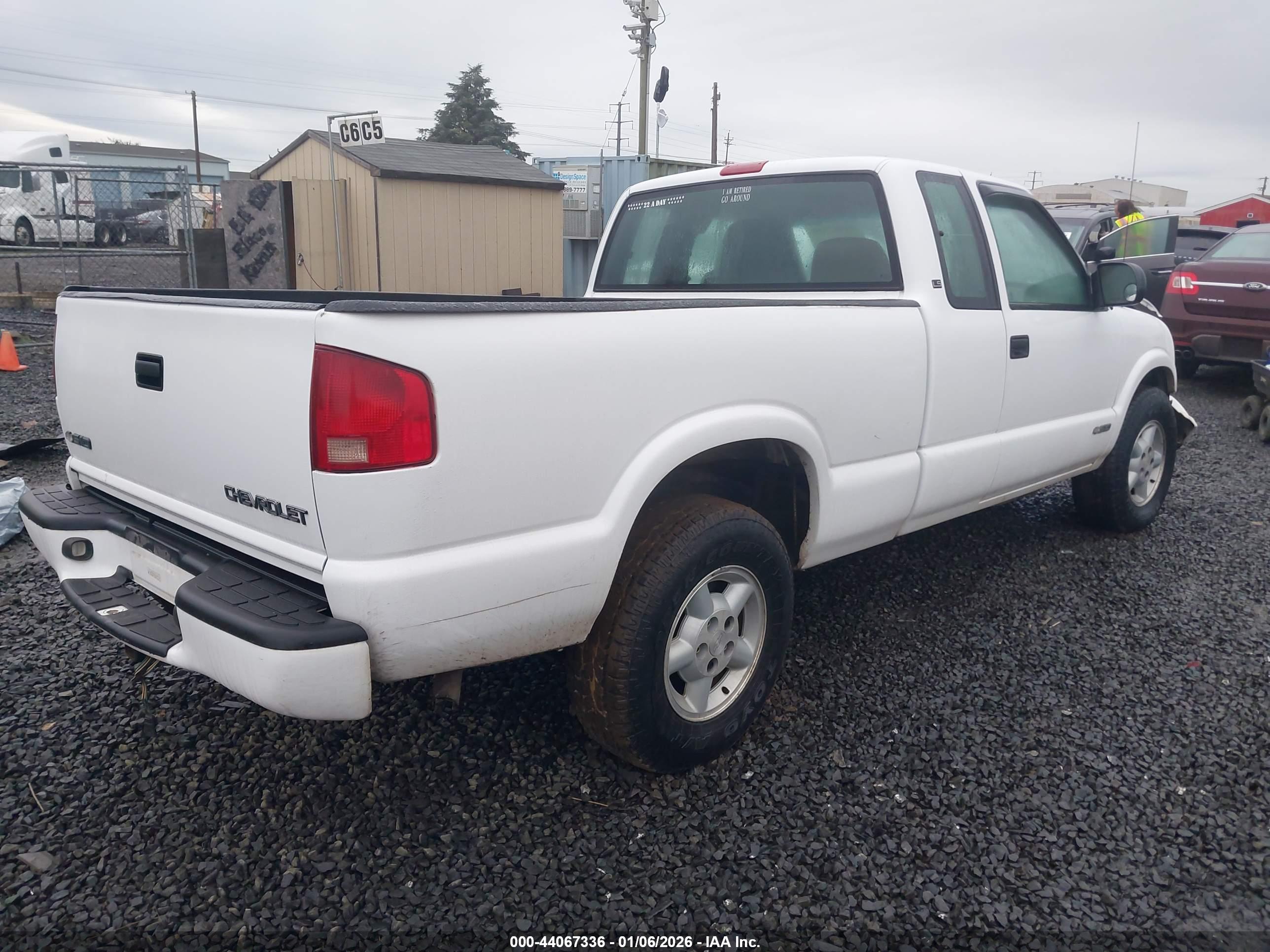CHEVROLET S-10 image 4