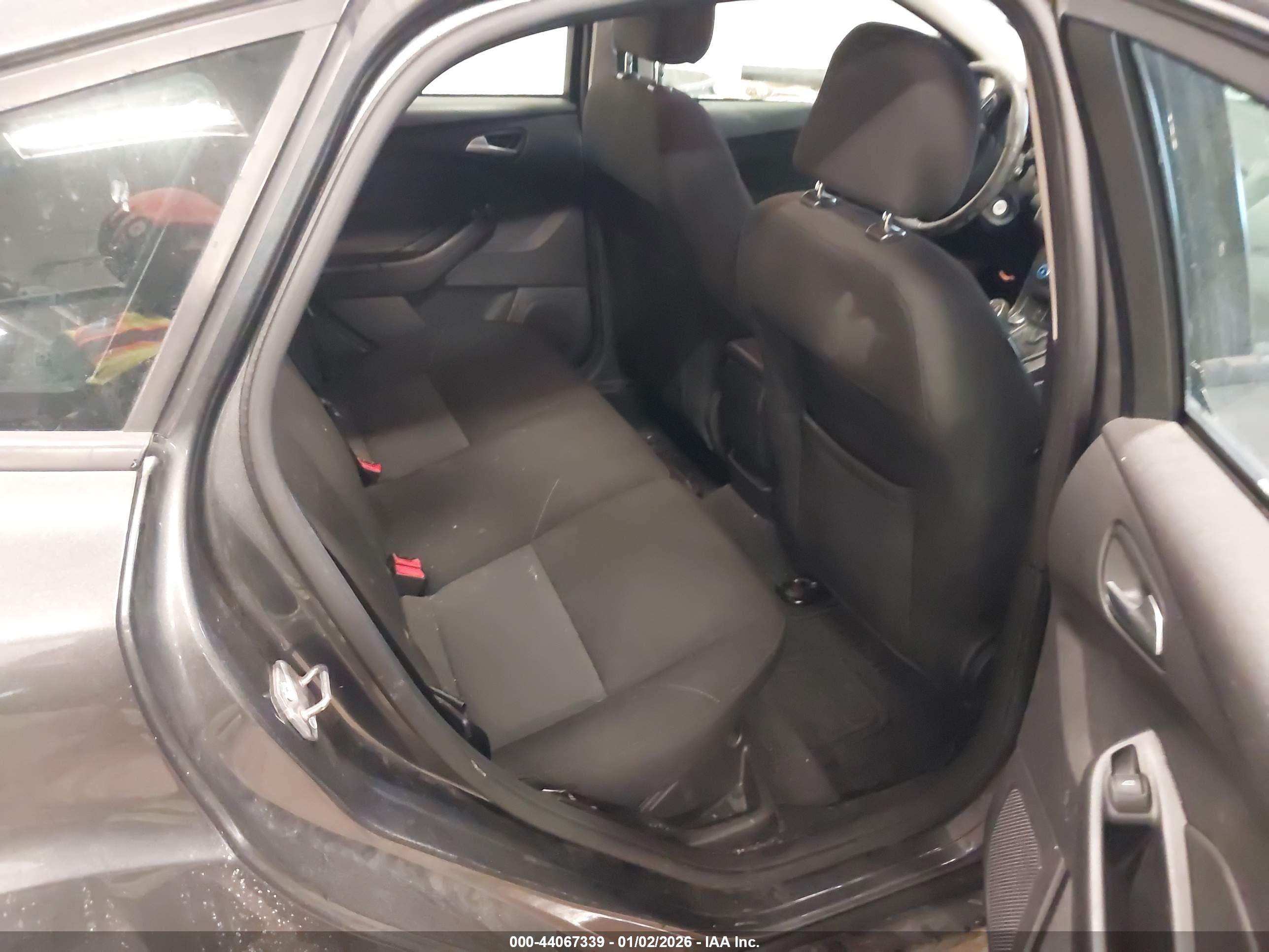 FORD FOCUS image 8