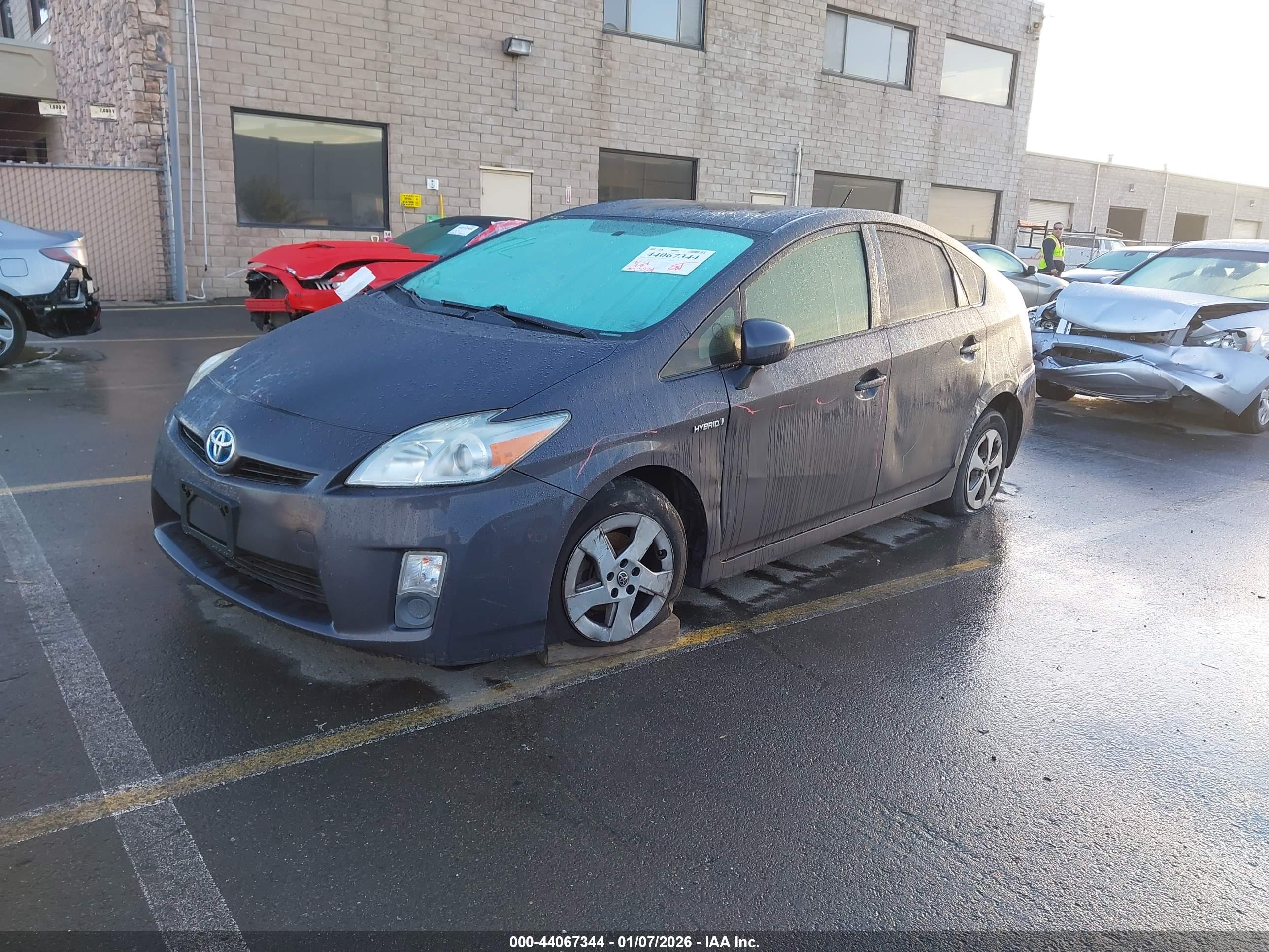 TOYOTA PRIUS image 2