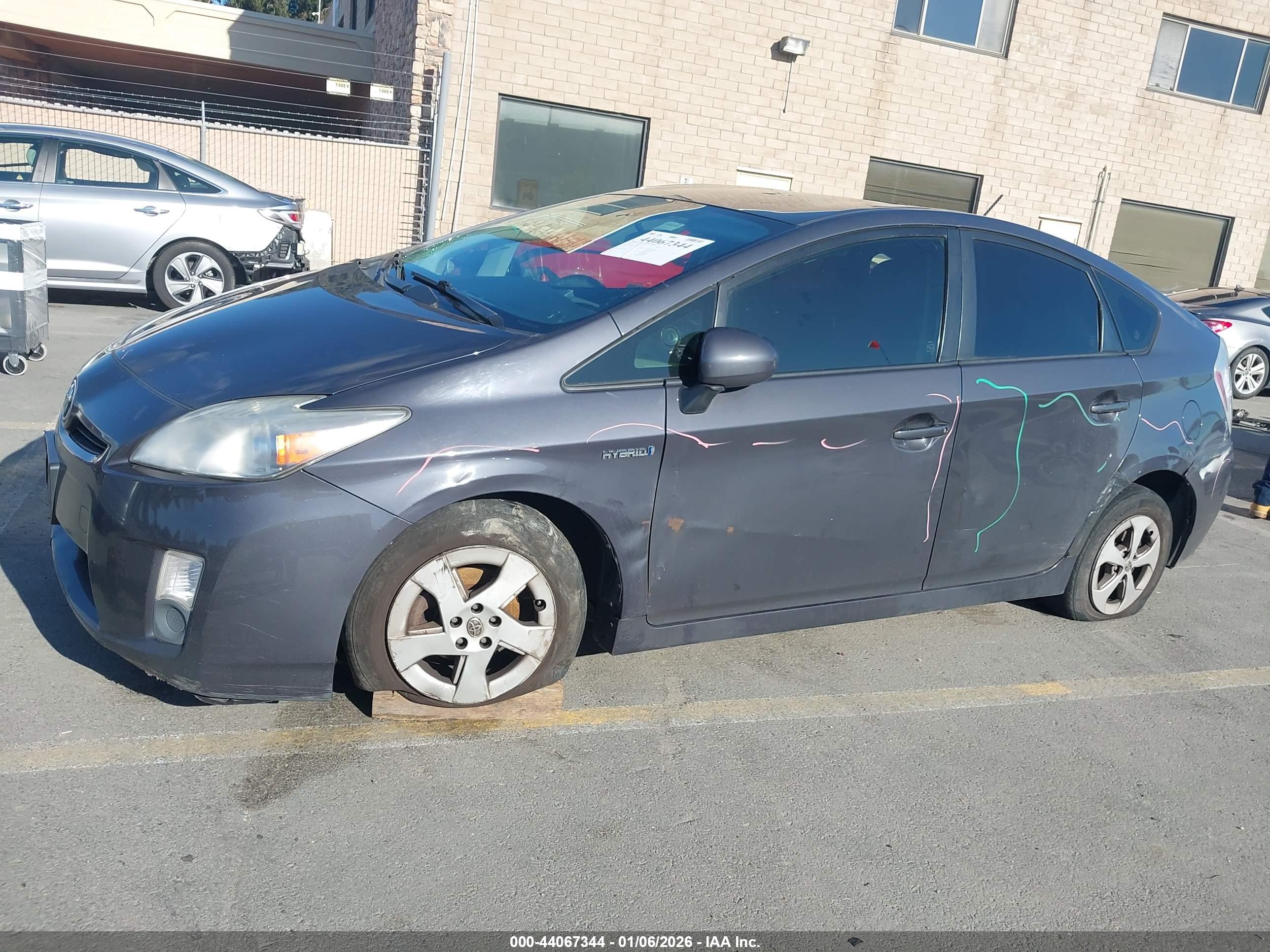TOYOTA PRIUS image 6