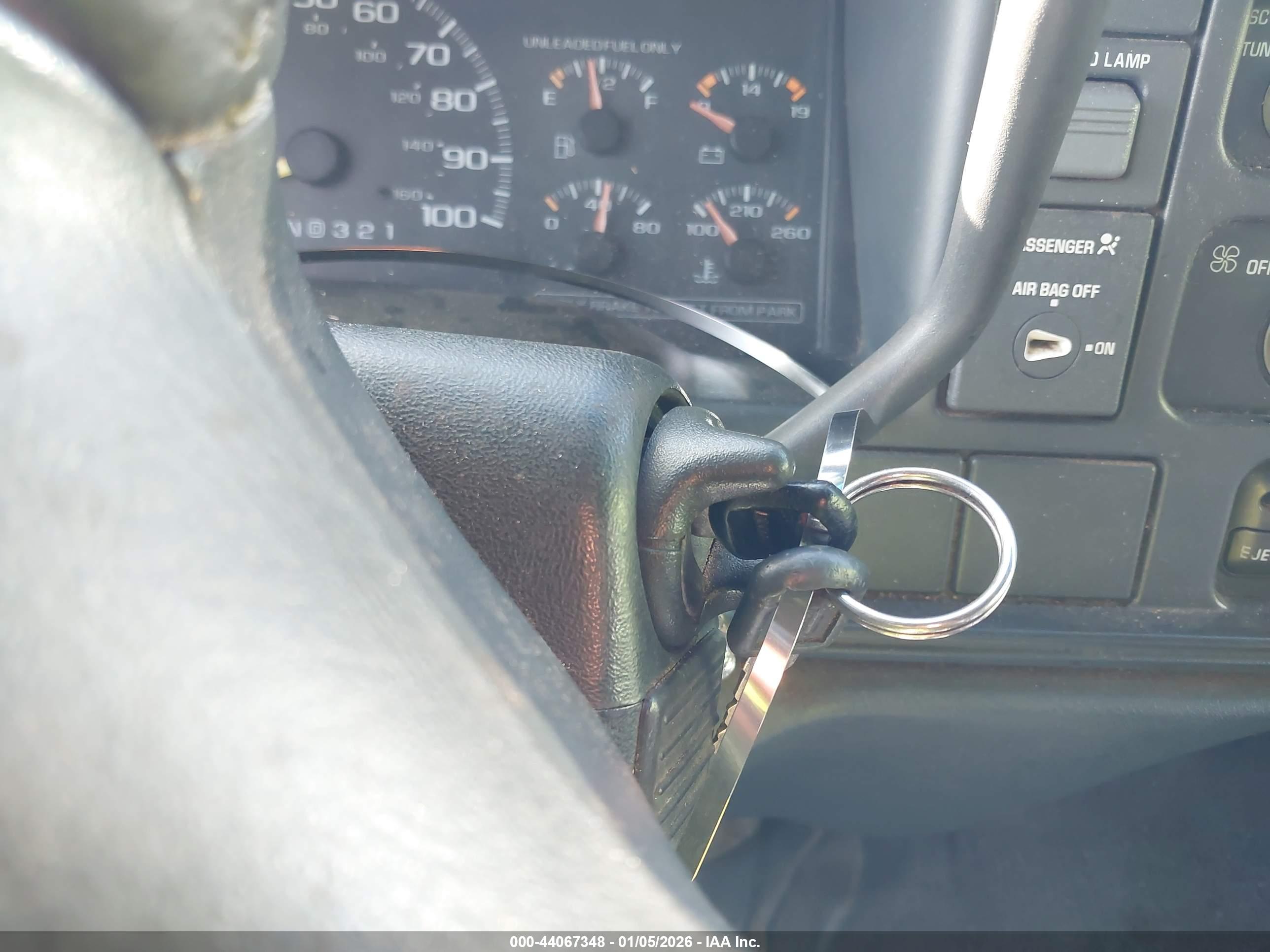 CHEVROLET C1500 image 11