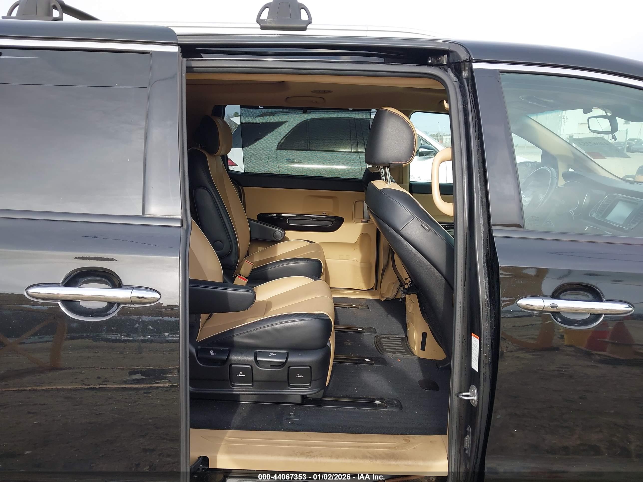 KIA SEDONA image 8