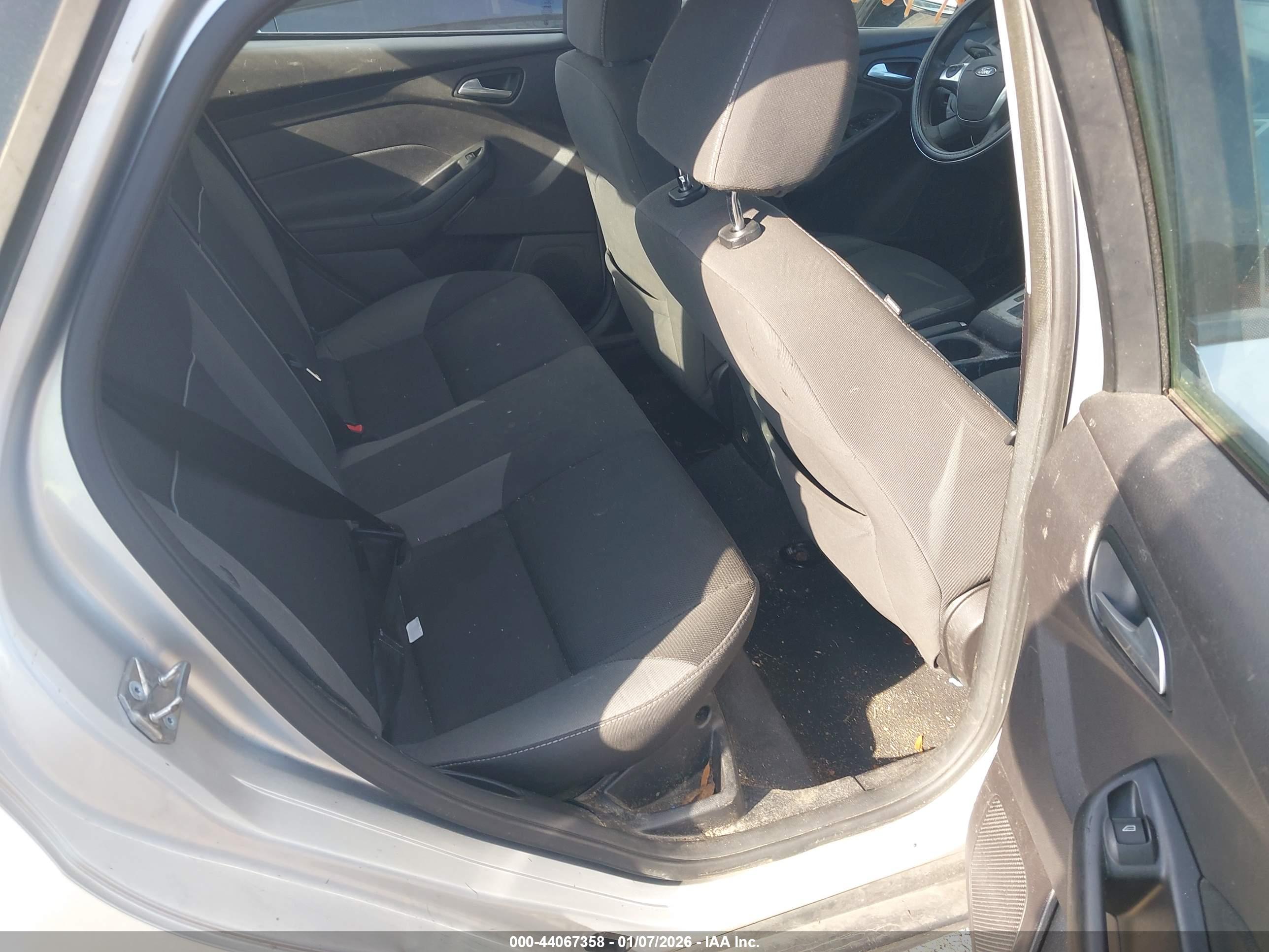 FORD FOCUS image 8