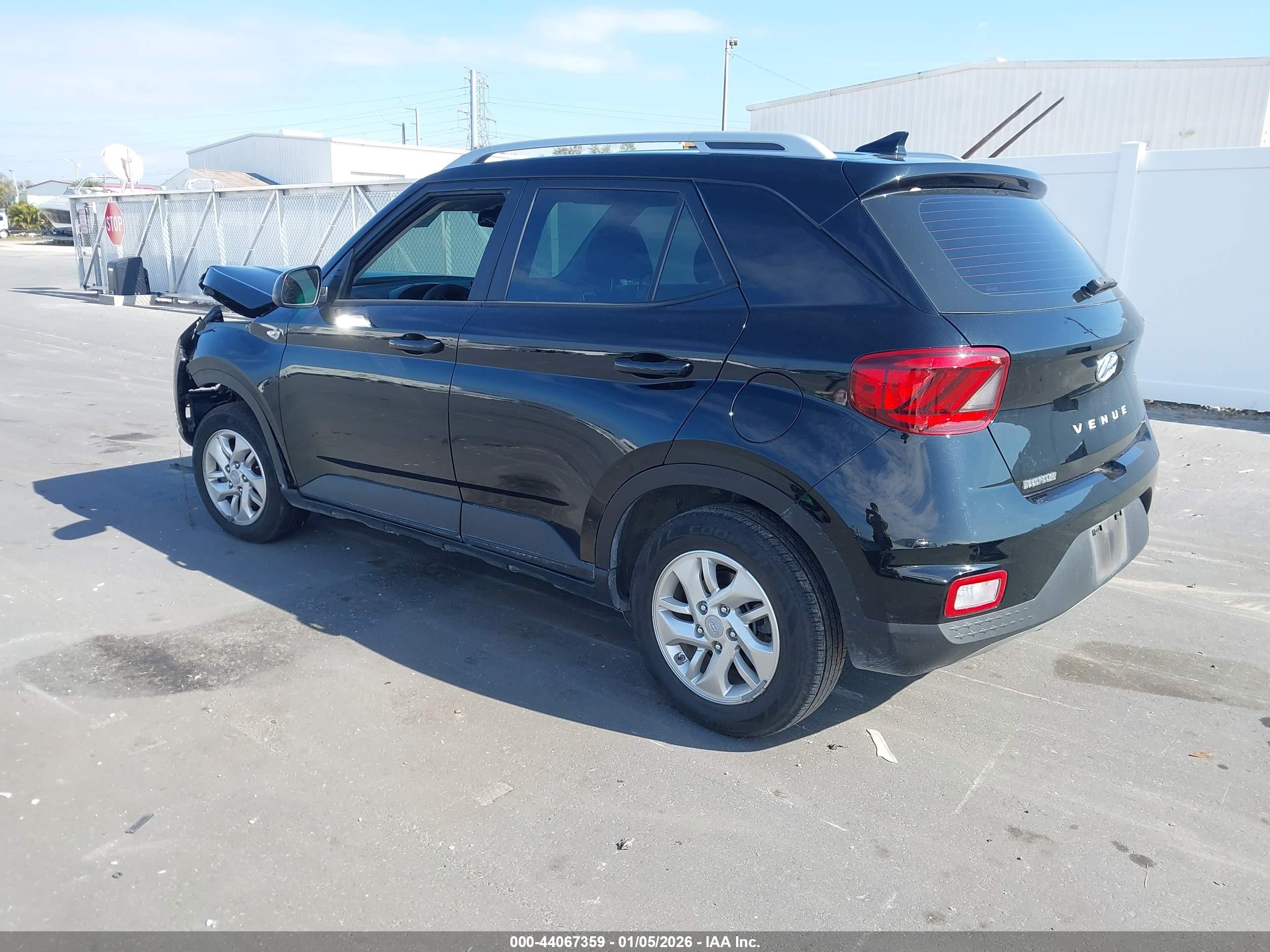 HYUNDAI VENUE image 3