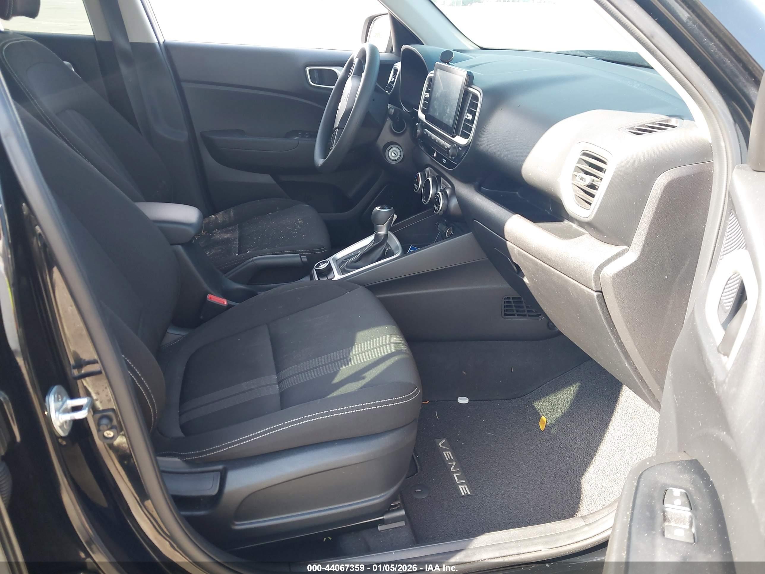 HYUNDAI VENUE image 5