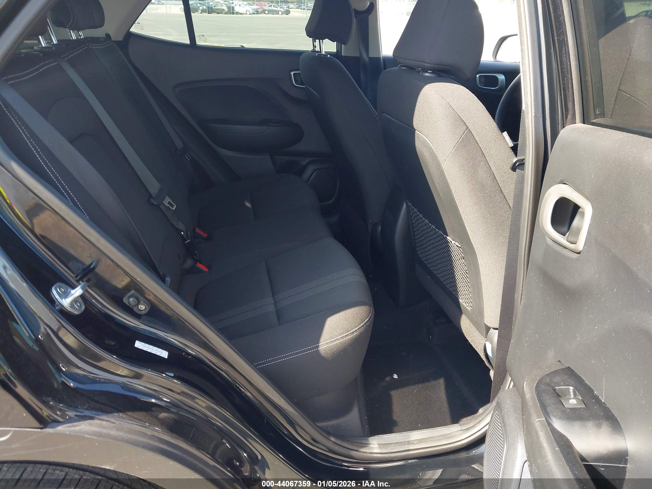 HYUNDAI VENUE image 8