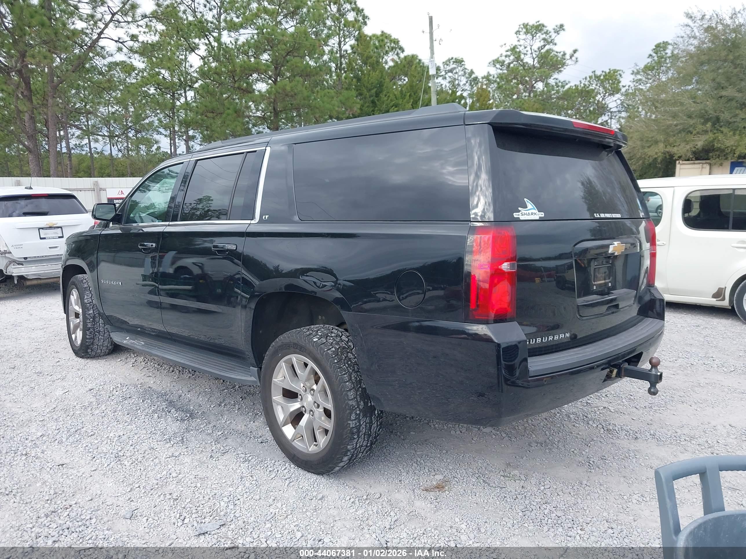 CHEVROLET SUBURBAN image 3