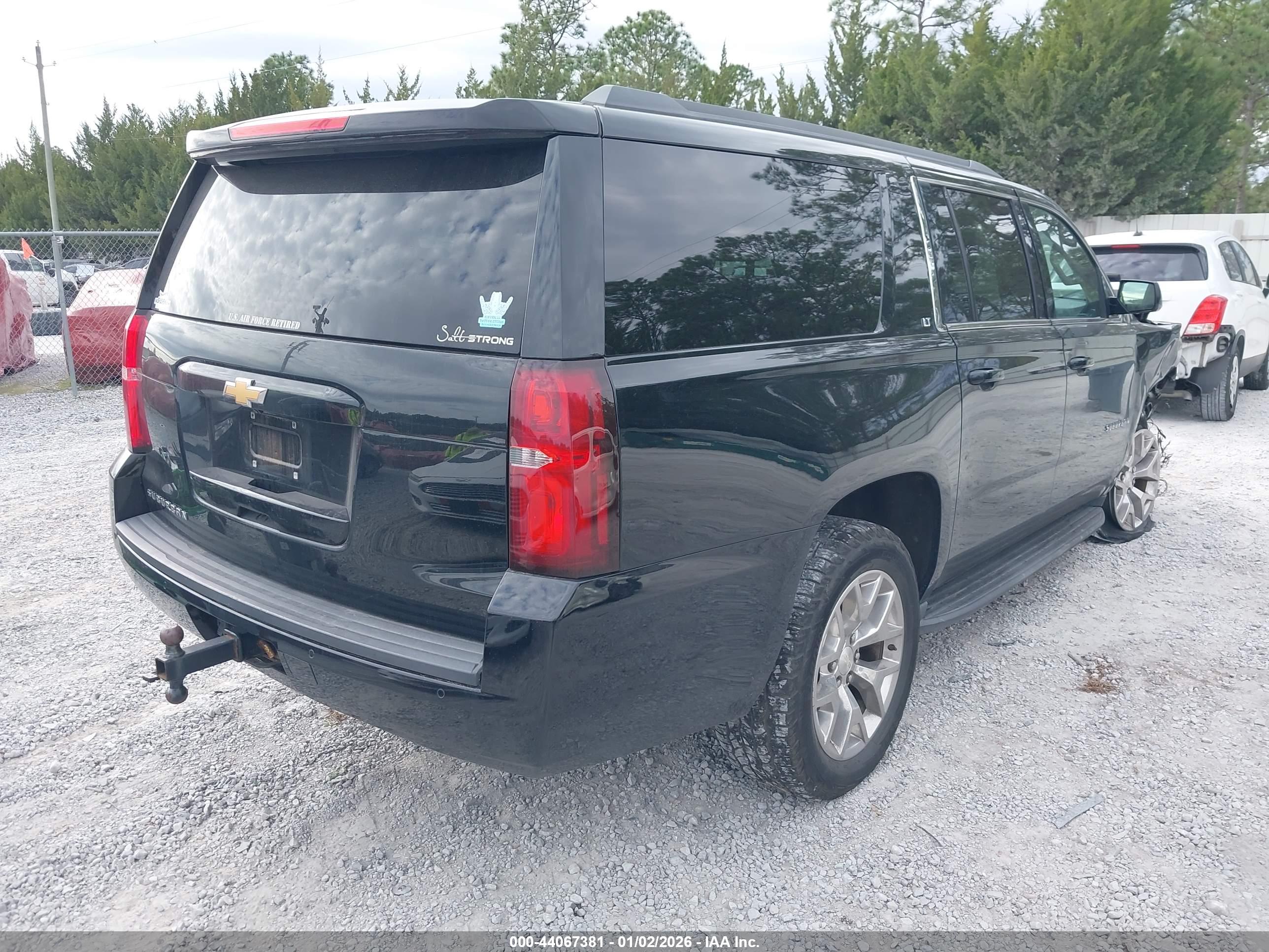 CHEVROLET SUBURBAN image 4
