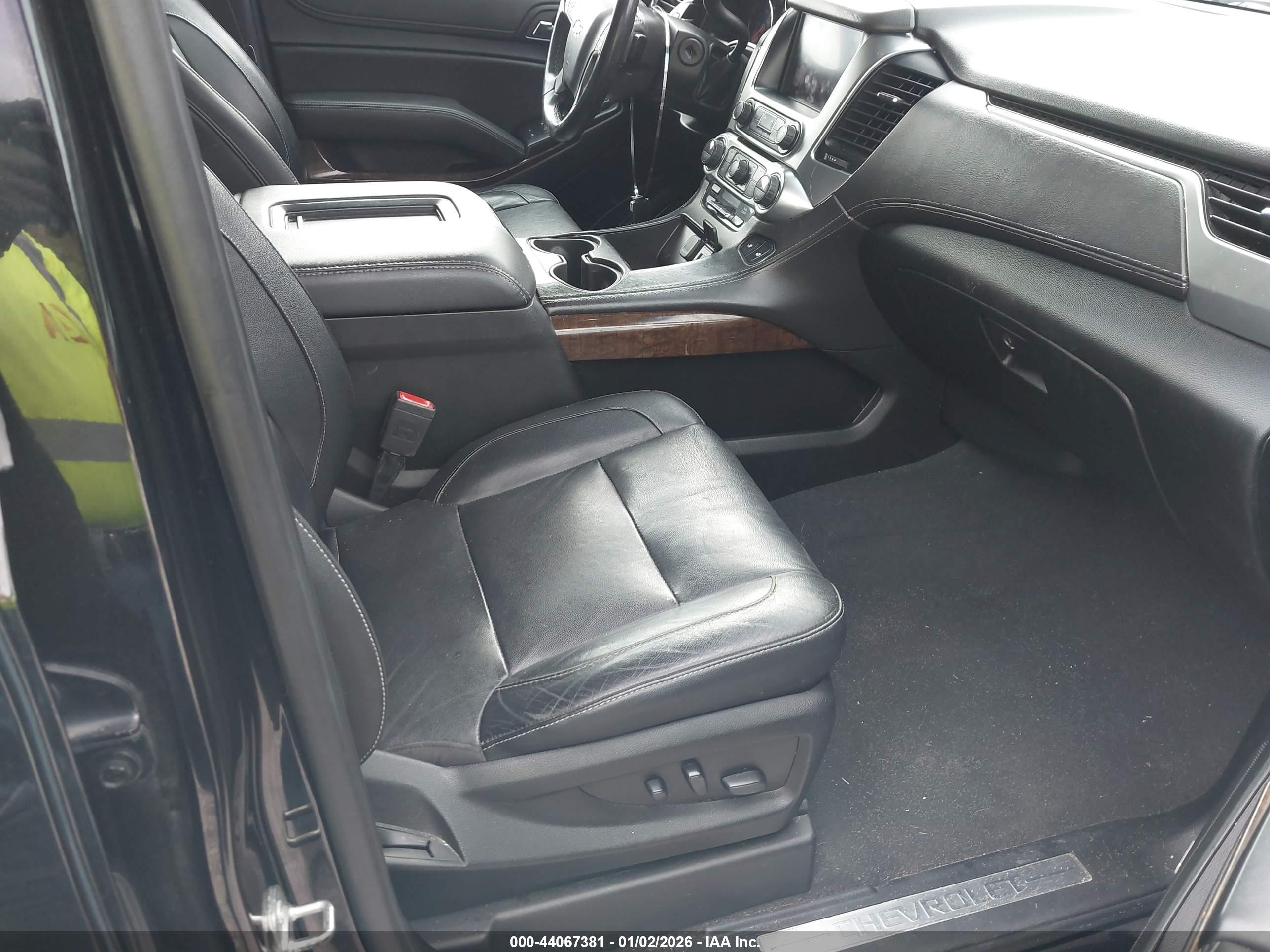 CHEVROLET SUBURBAN image 5