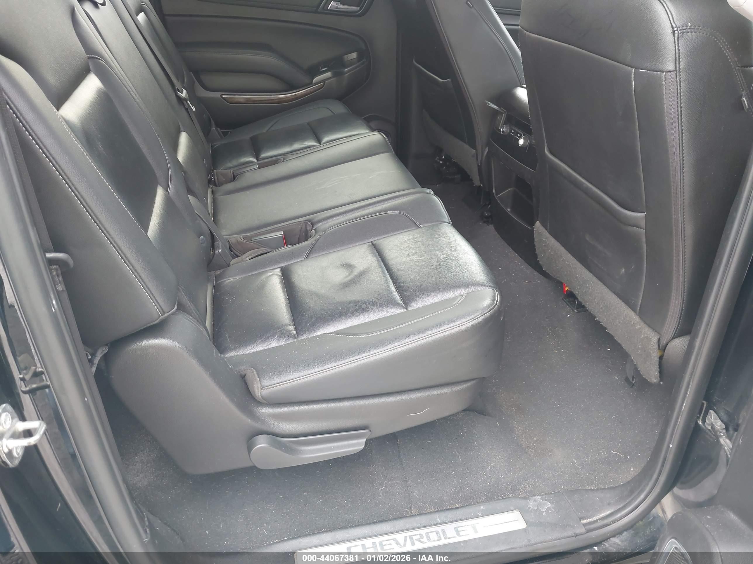 CHEVROLET SUBURBAN image 8