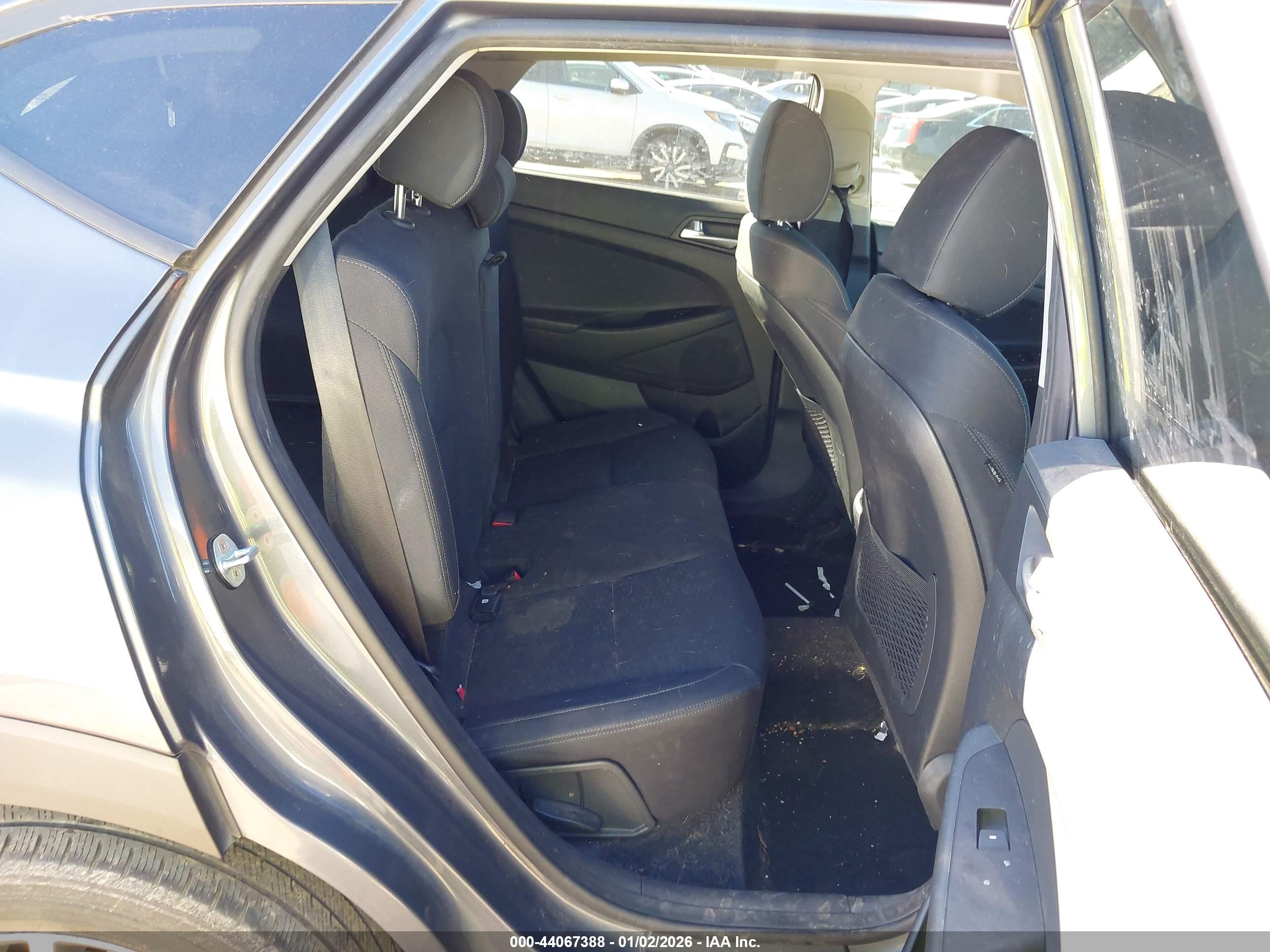 HYUNDAI TUCSON image 8