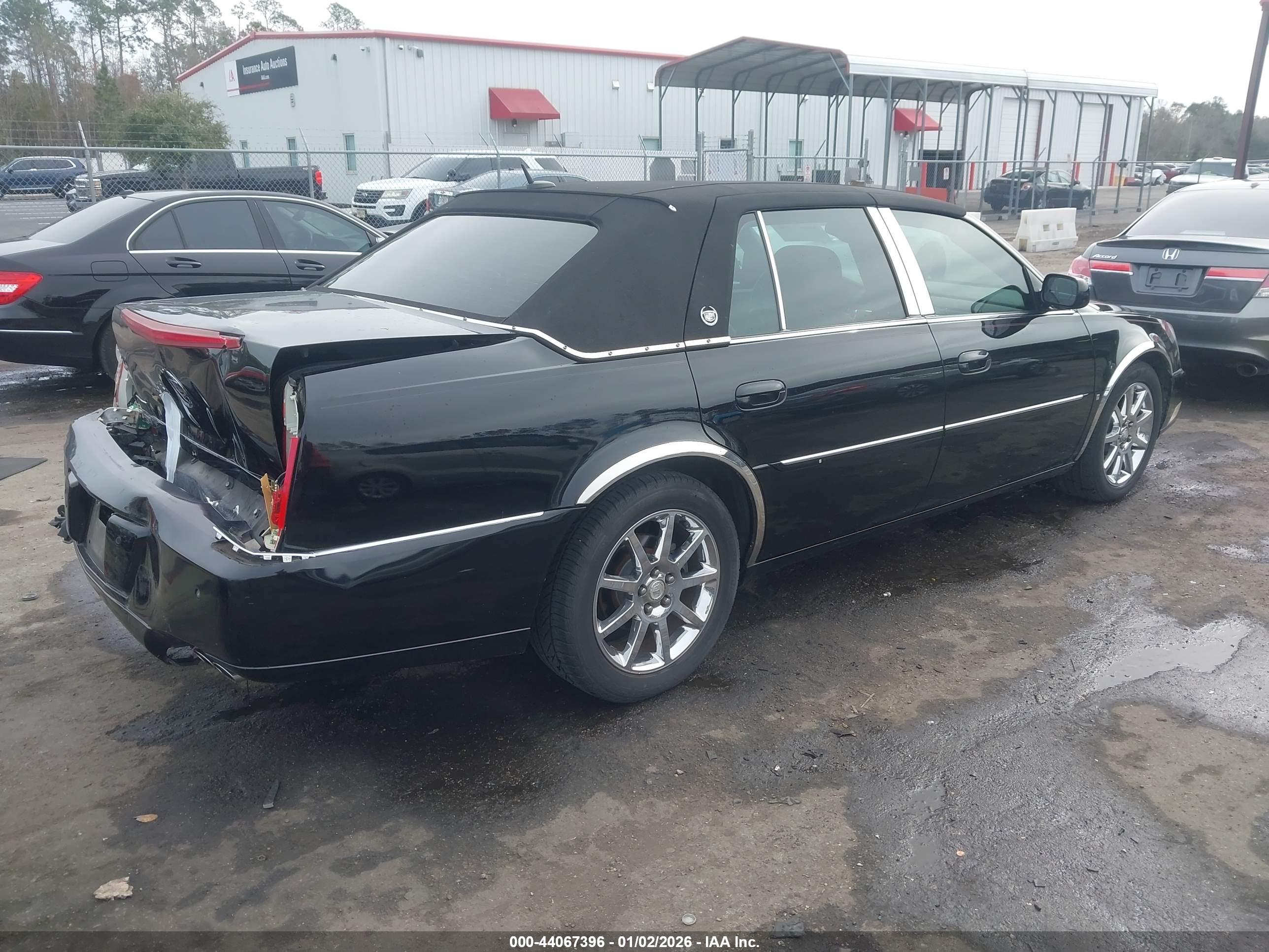 CADILLAC DTS image 4