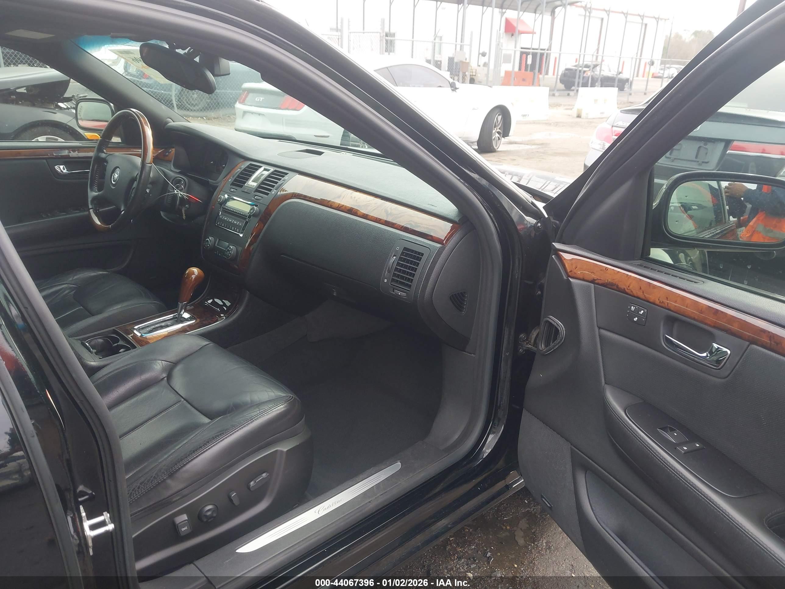 CADILLAC DTS image 5