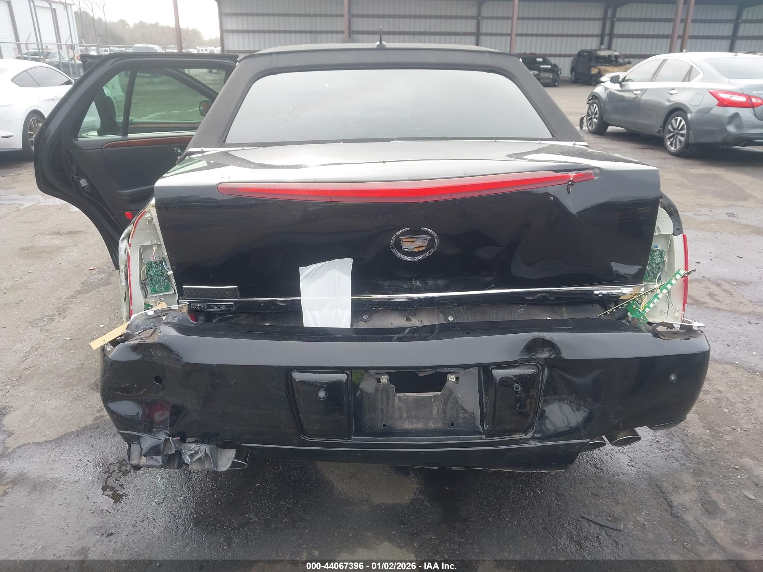 CADILLAC DTS image 6