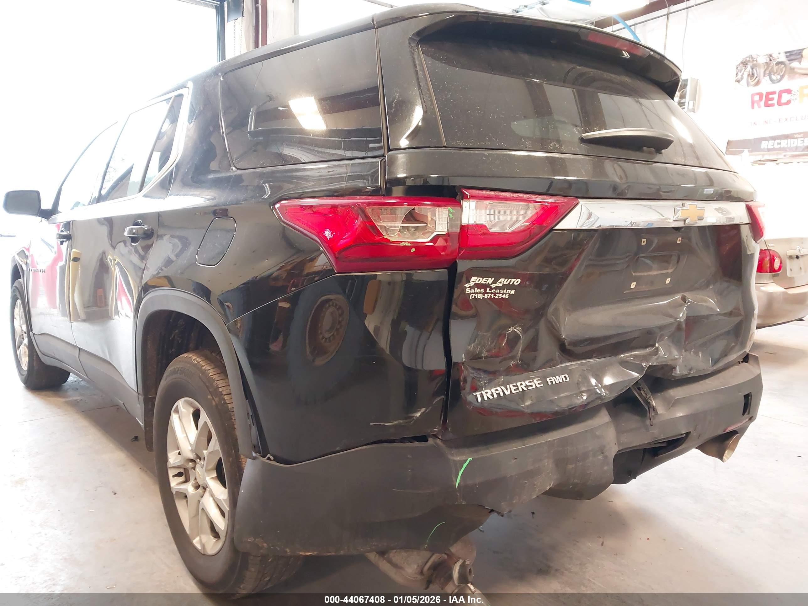CHEVROLET TRAVERSE image 3