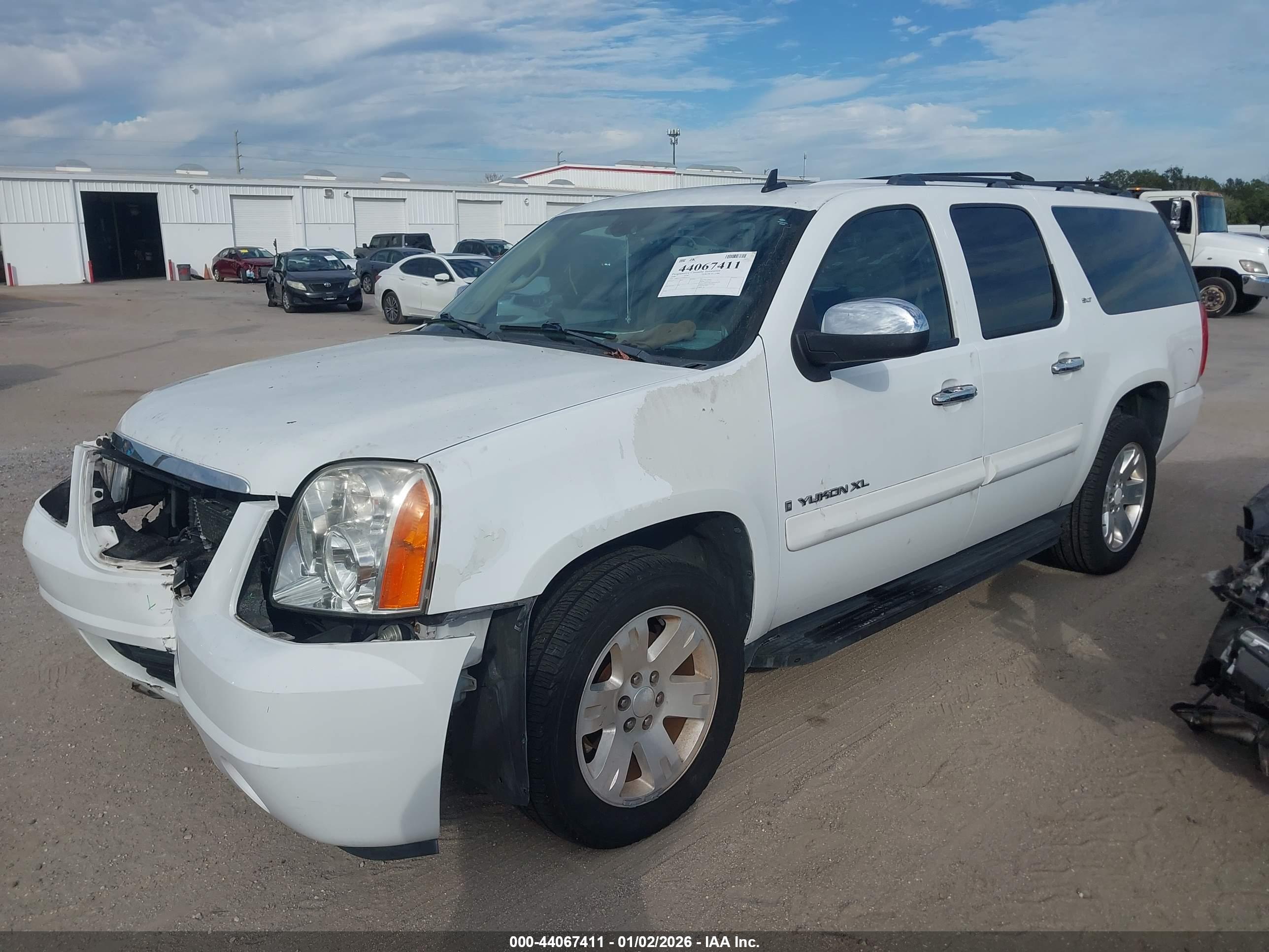 GMC YUKON image 2