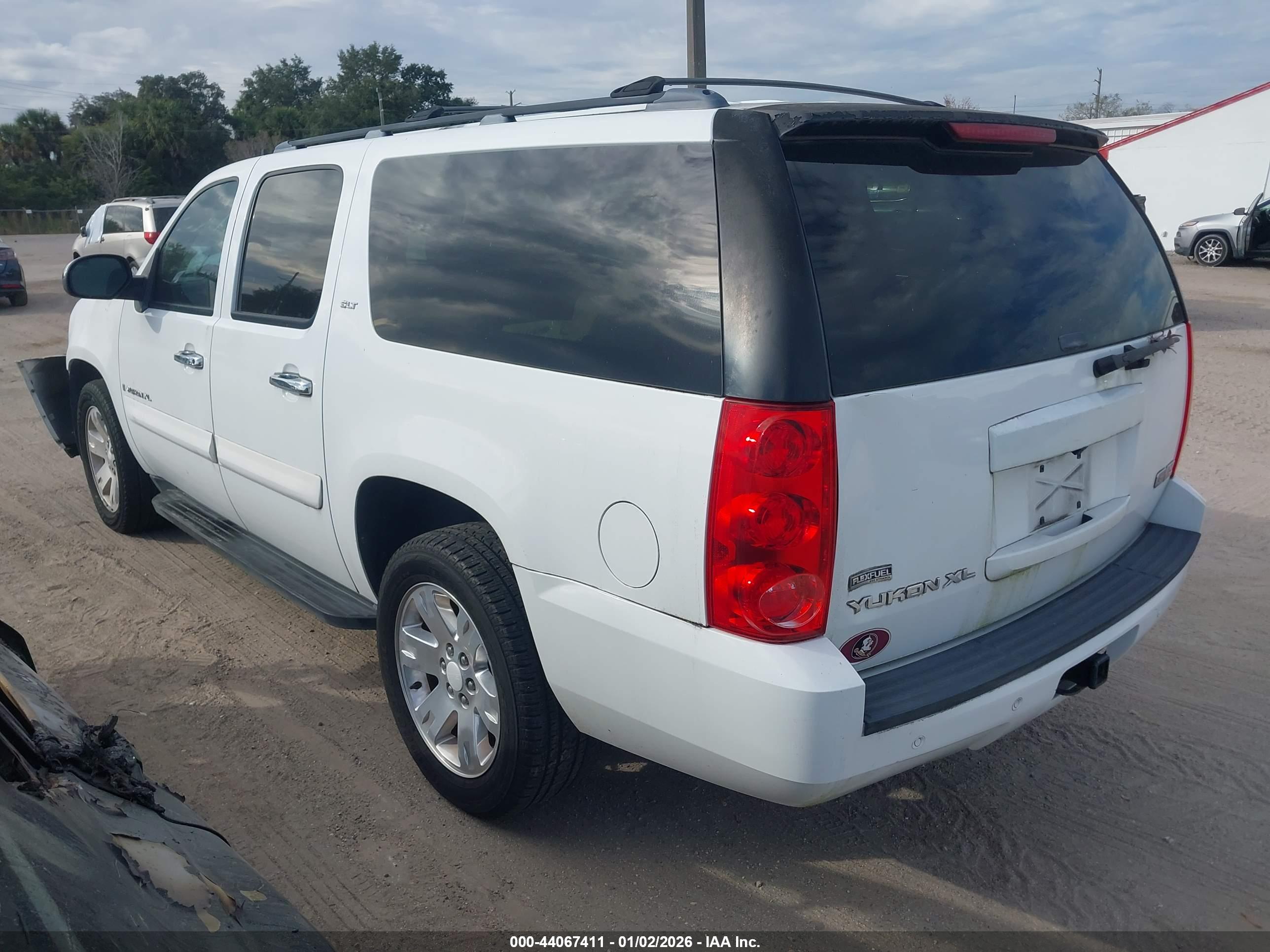 GMC YUKON image 3