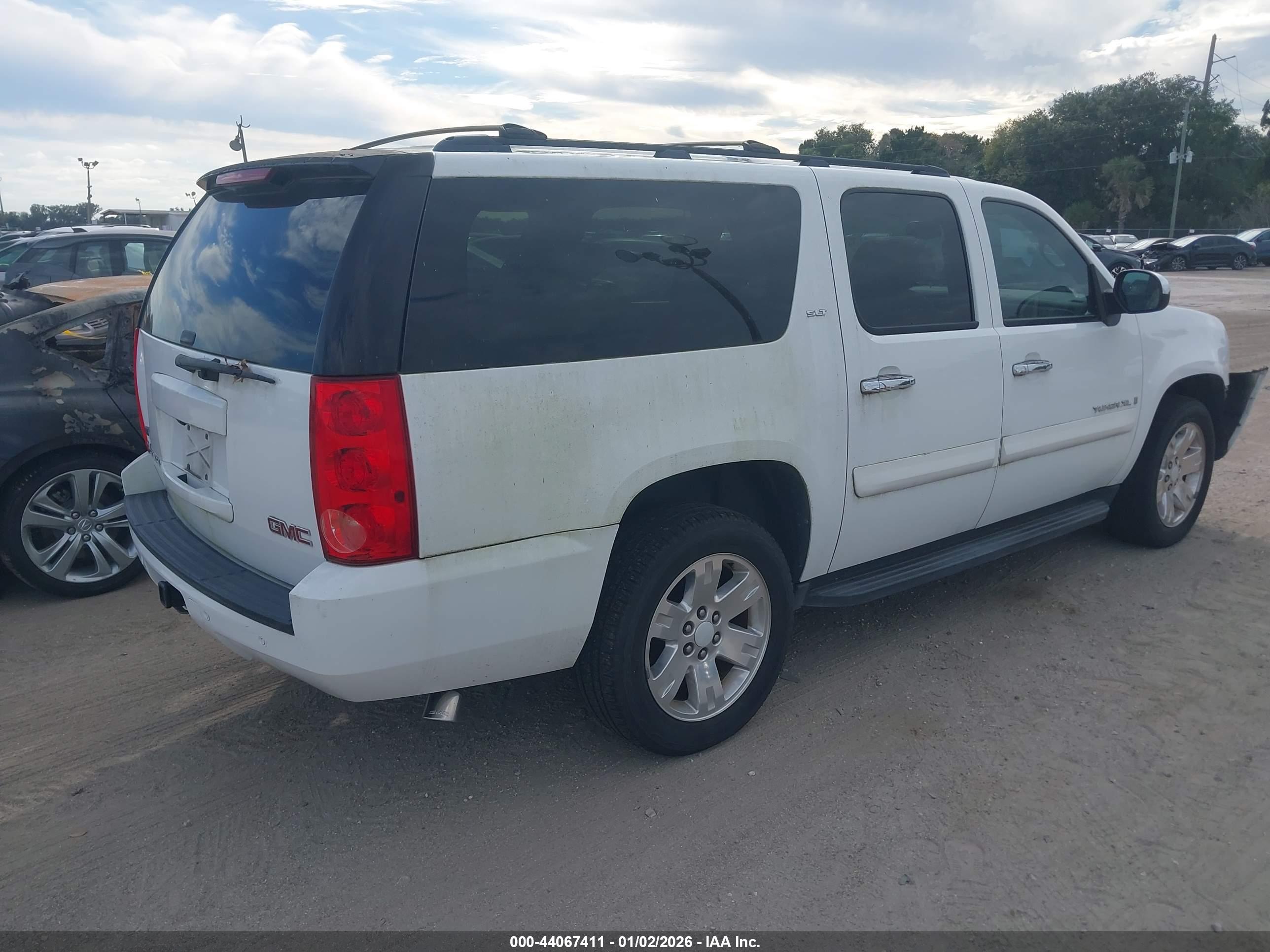 GMC YUKON image 4