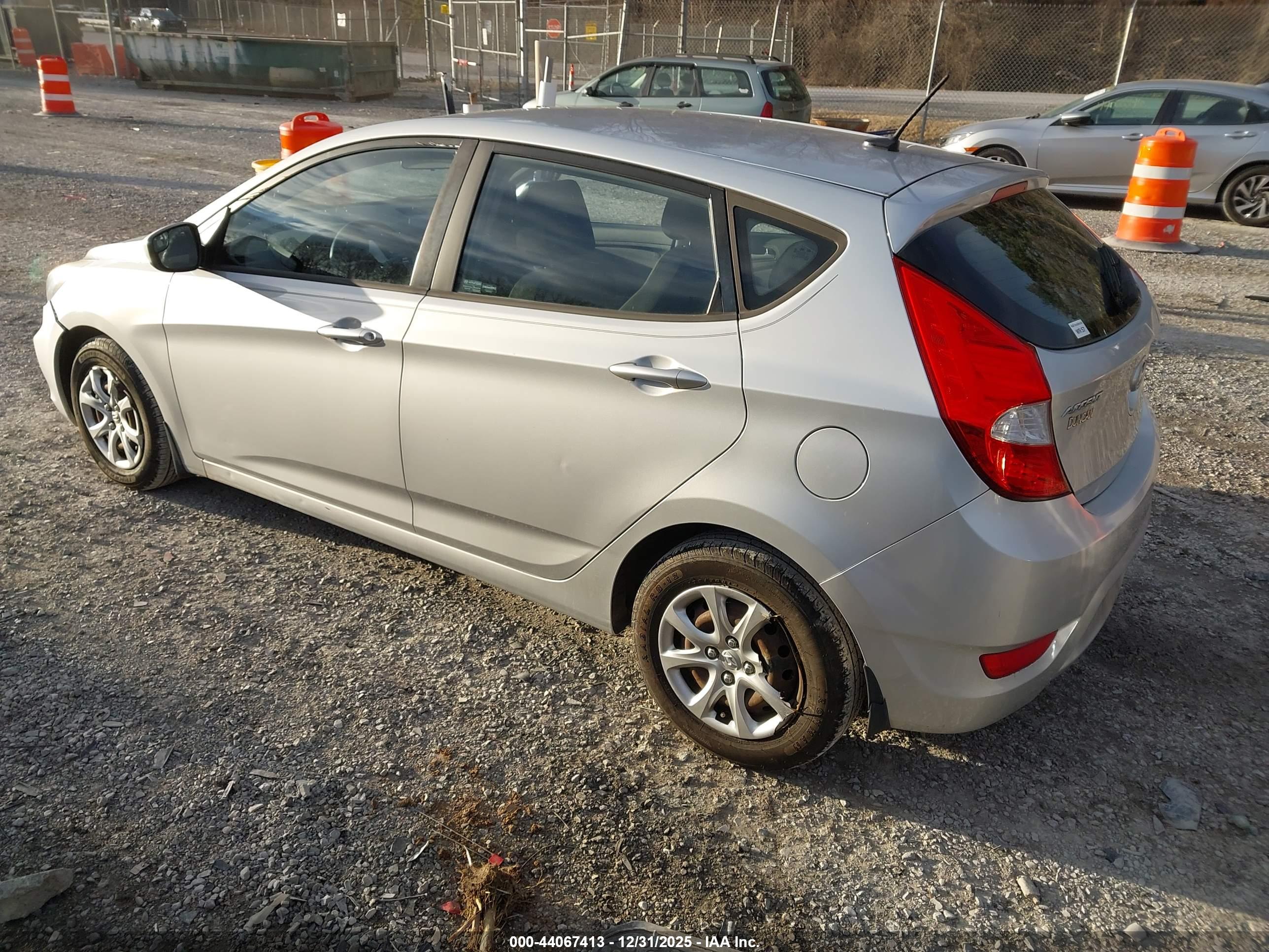 HYUNDAI ACCENT image 3