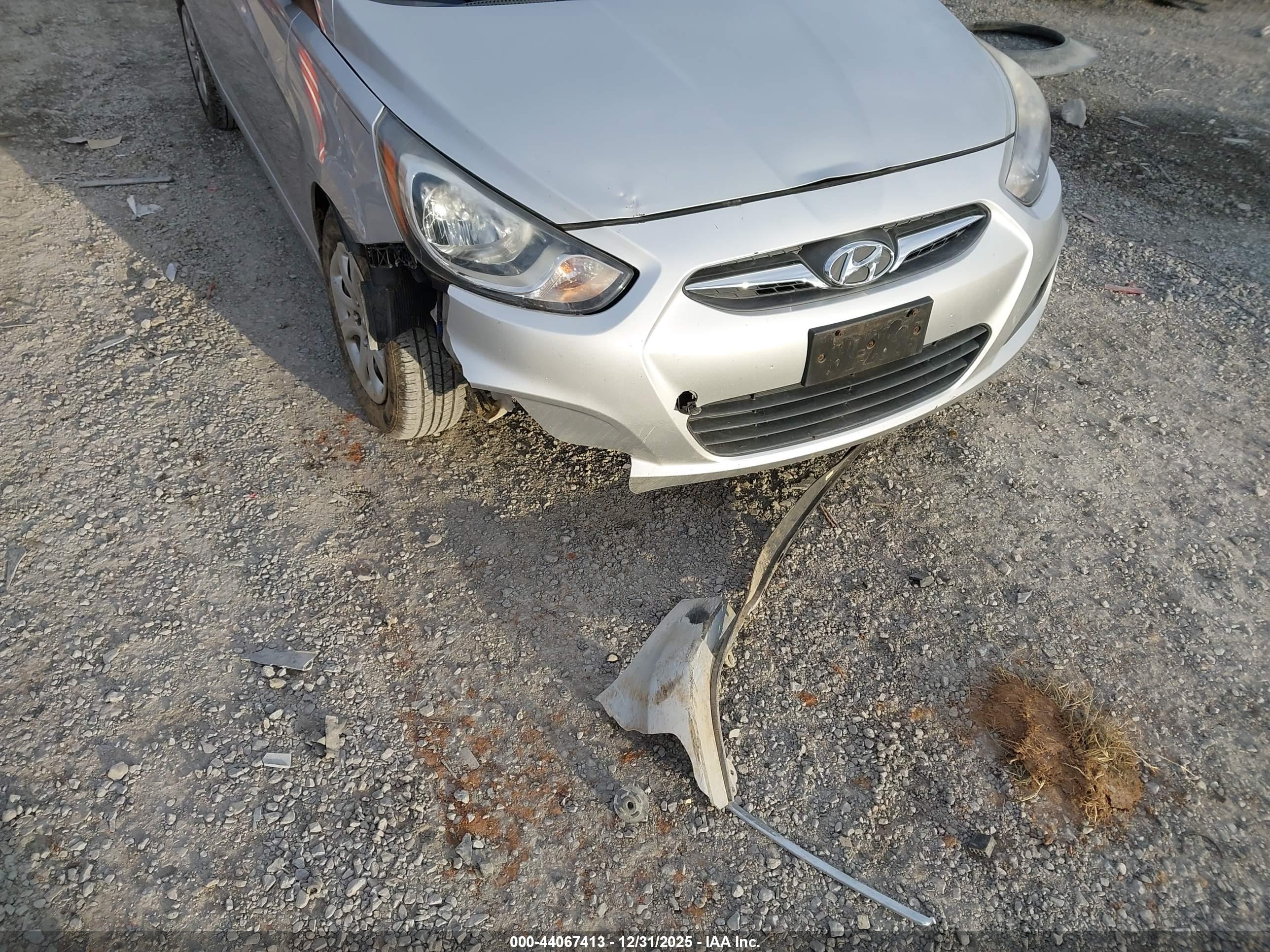 HYUNDAI ACCENT image 6