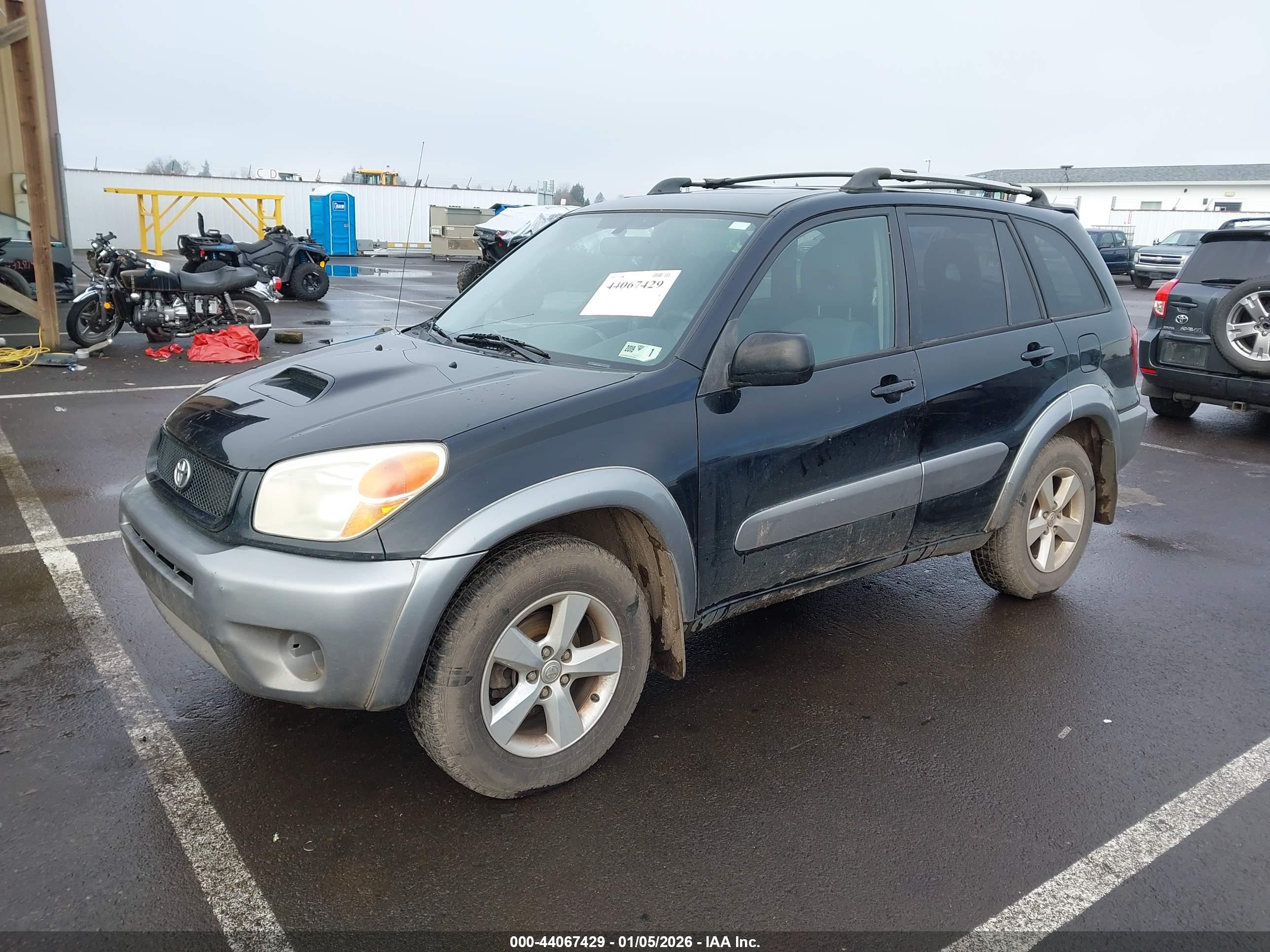 TOYOTA RAV4 image 2
