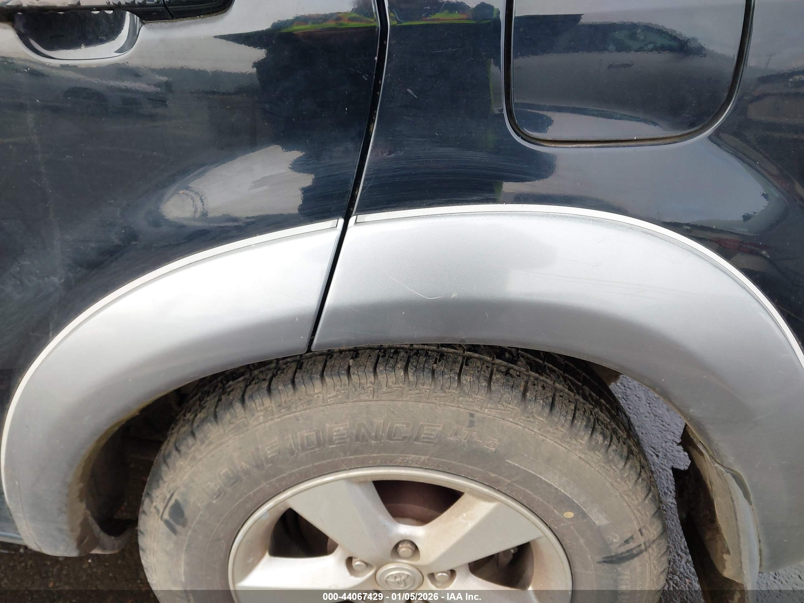 TOYOTA RAV4 image 6