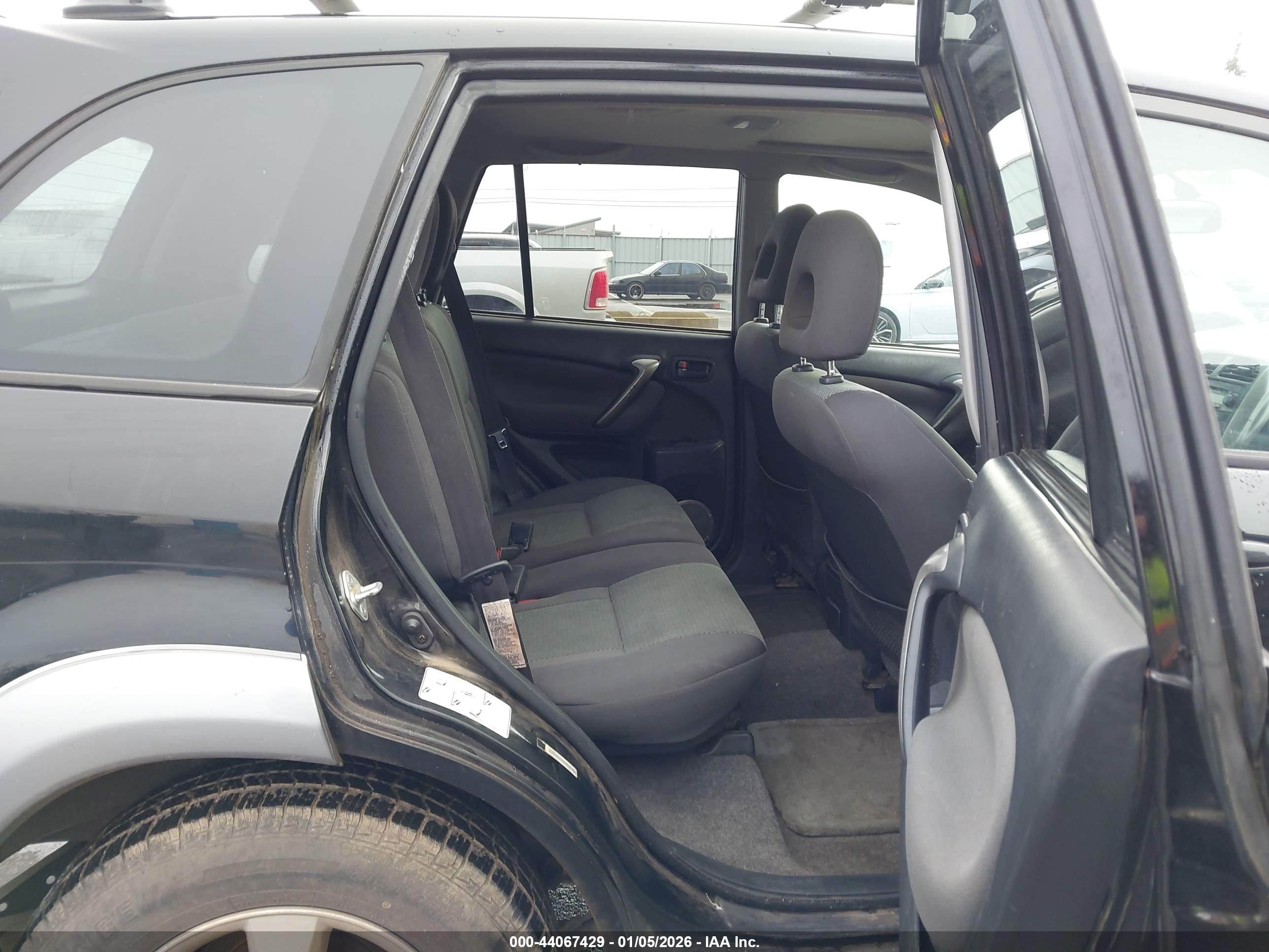 TOYOTA RAV4 image 8