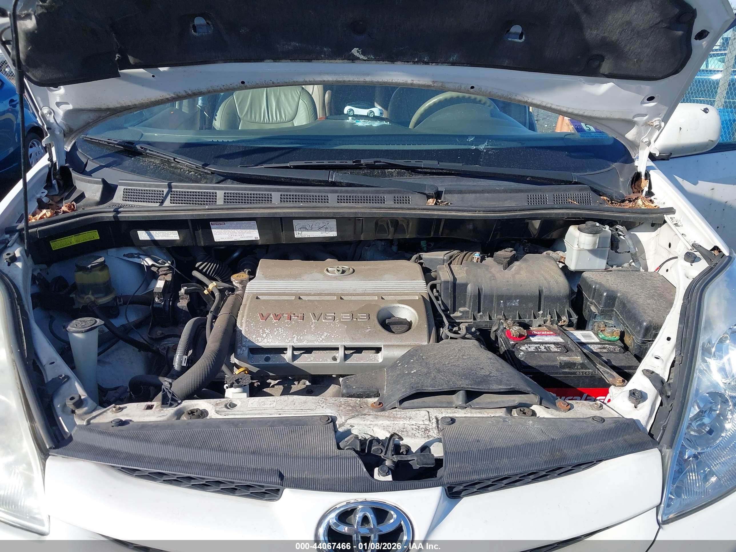 TOYOTA SIENNA image 10