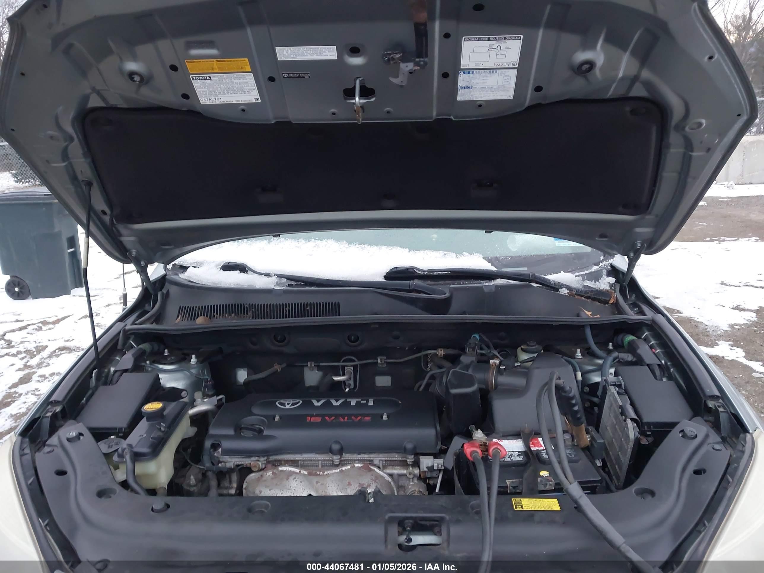TOYOTA RAV4 image 10