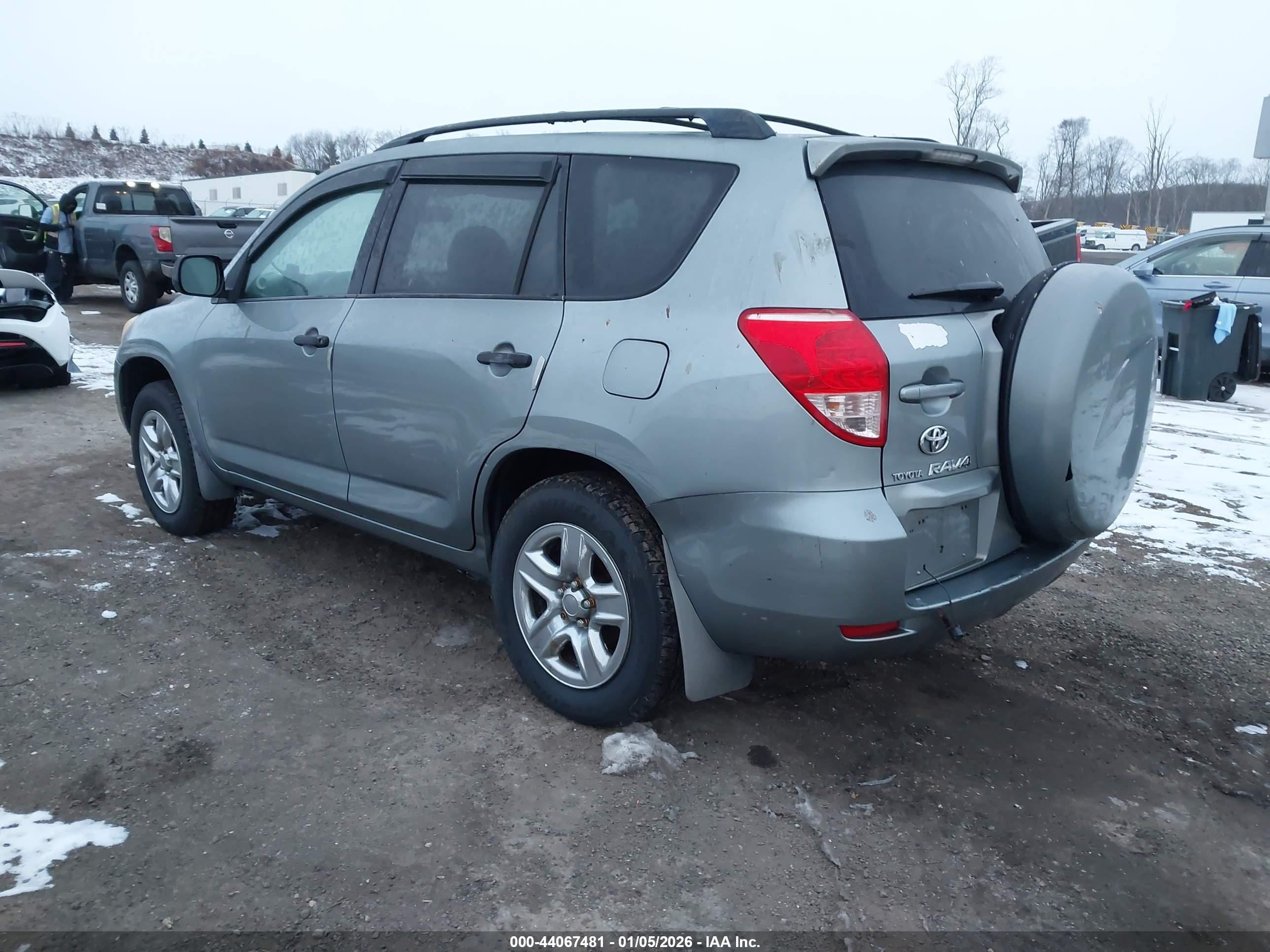 TOYOTA RAV4 image 3