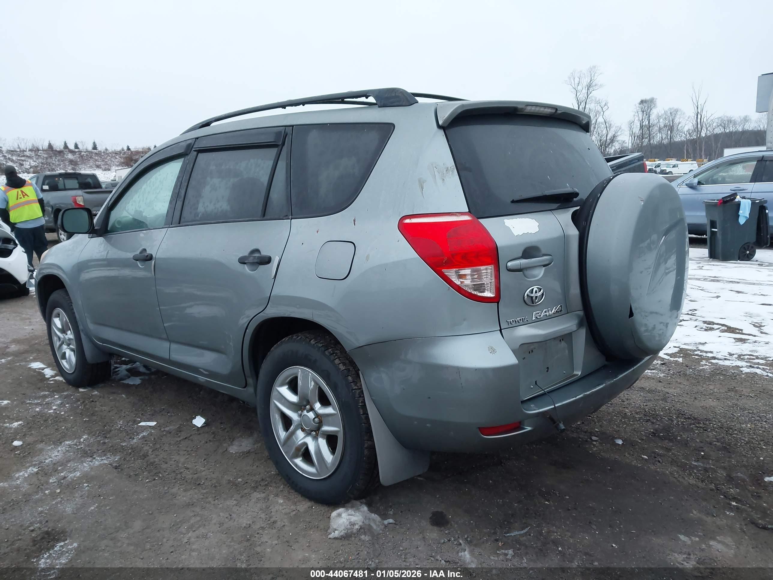 TOYOTA RAV4 image 6