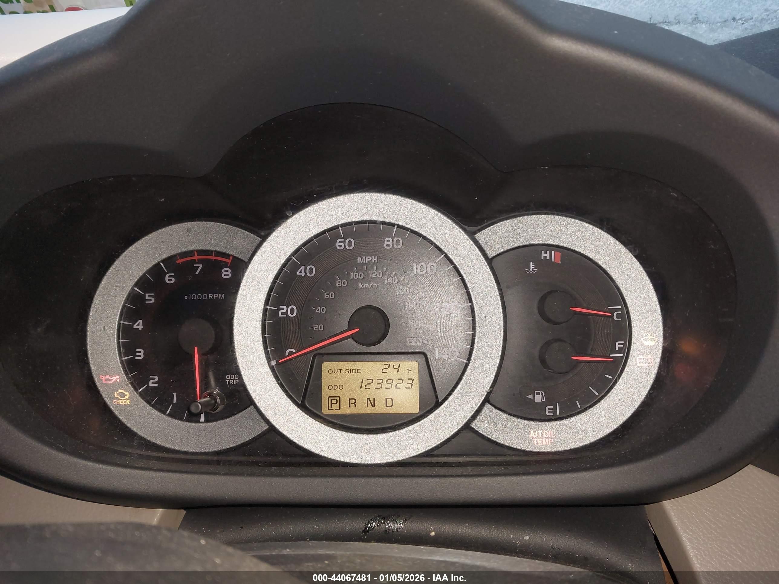 TOYOTA RAV4 image 7