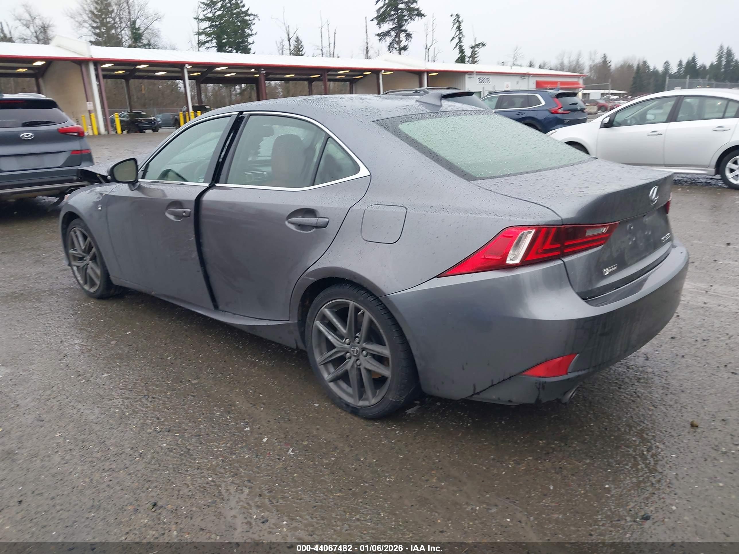 LEXUS IS image 3